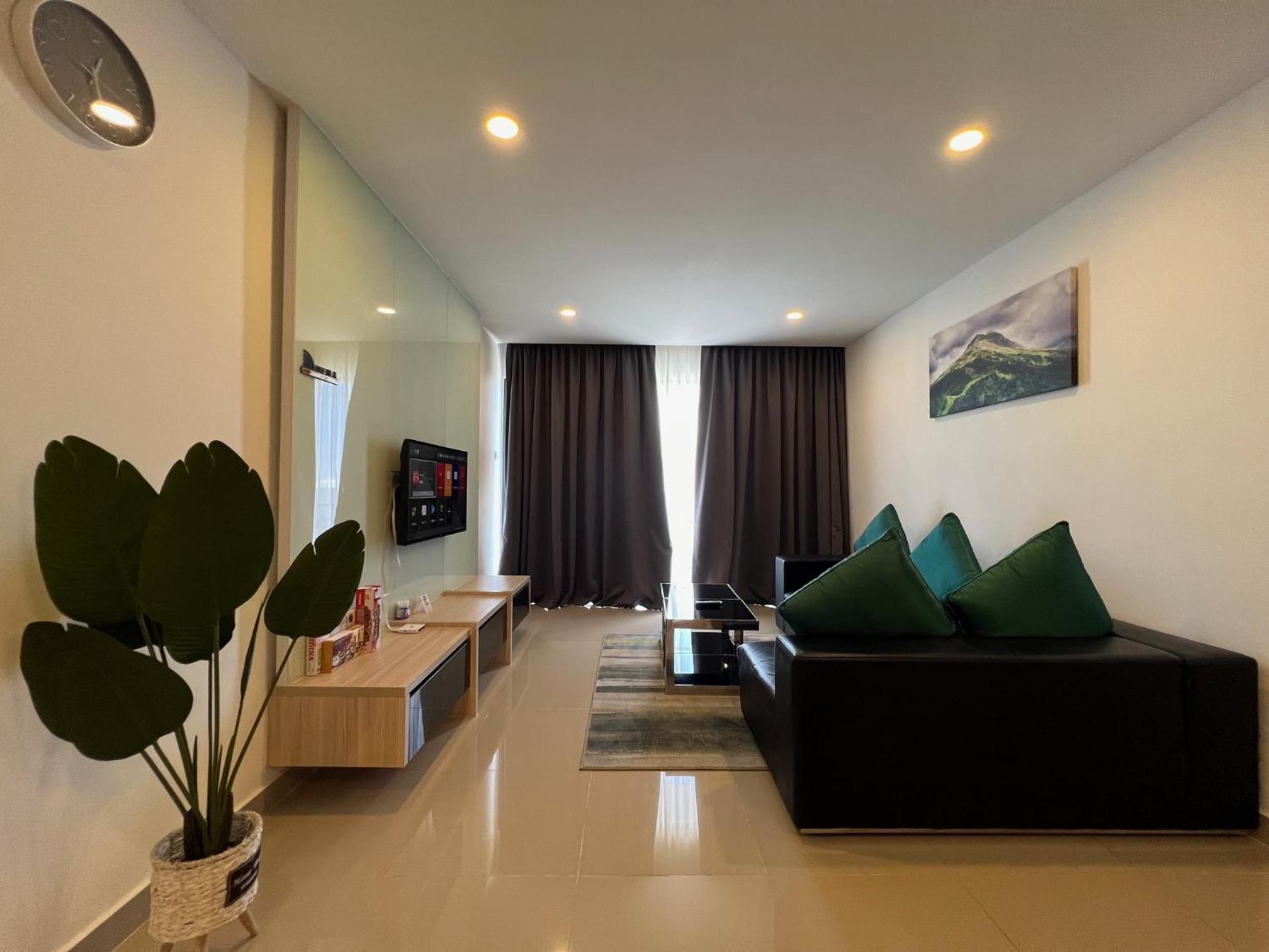 Standard Family Room - Photo 8