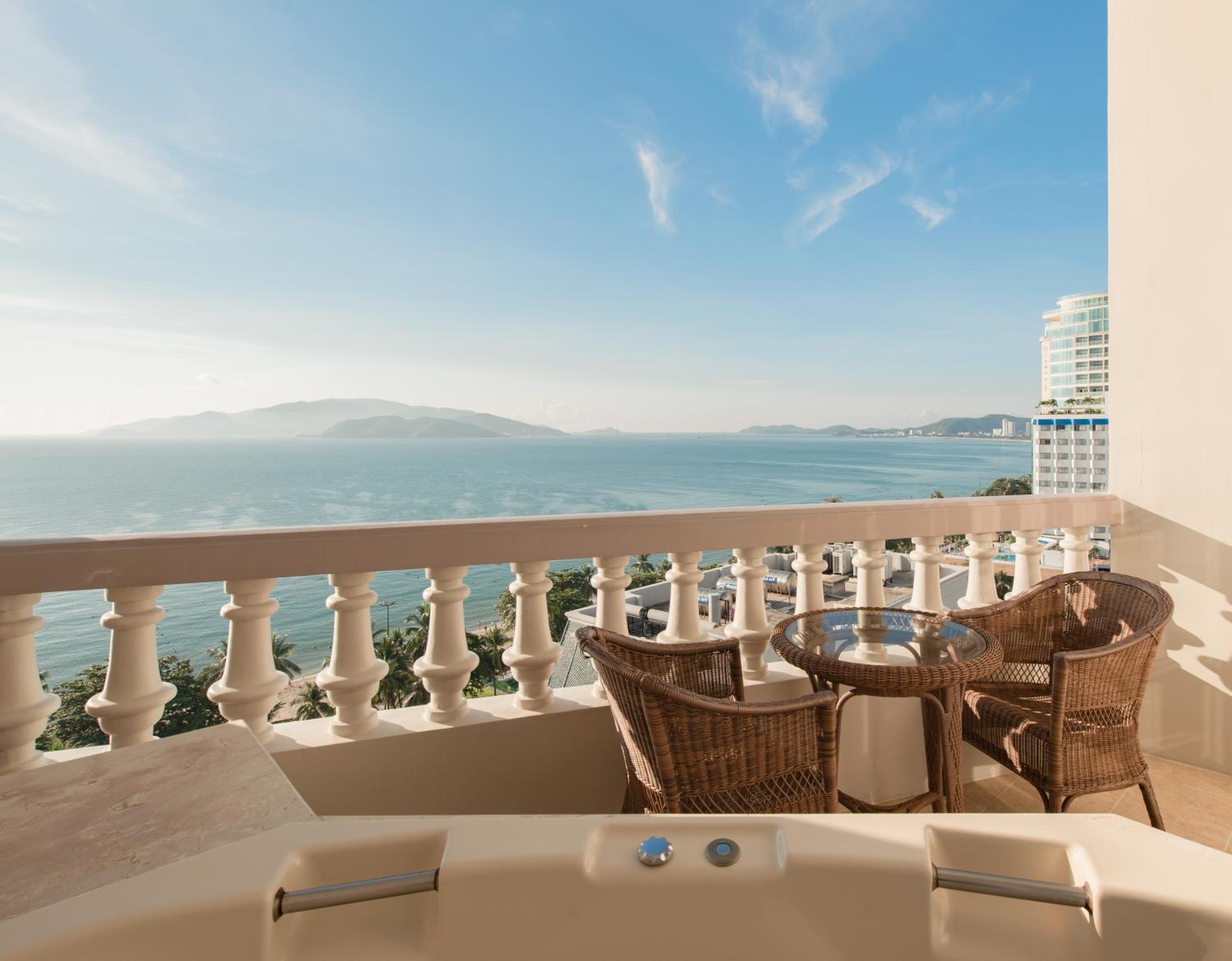 Junior Suite Ocean King | Outdoor Jacuzzi - Photo 6