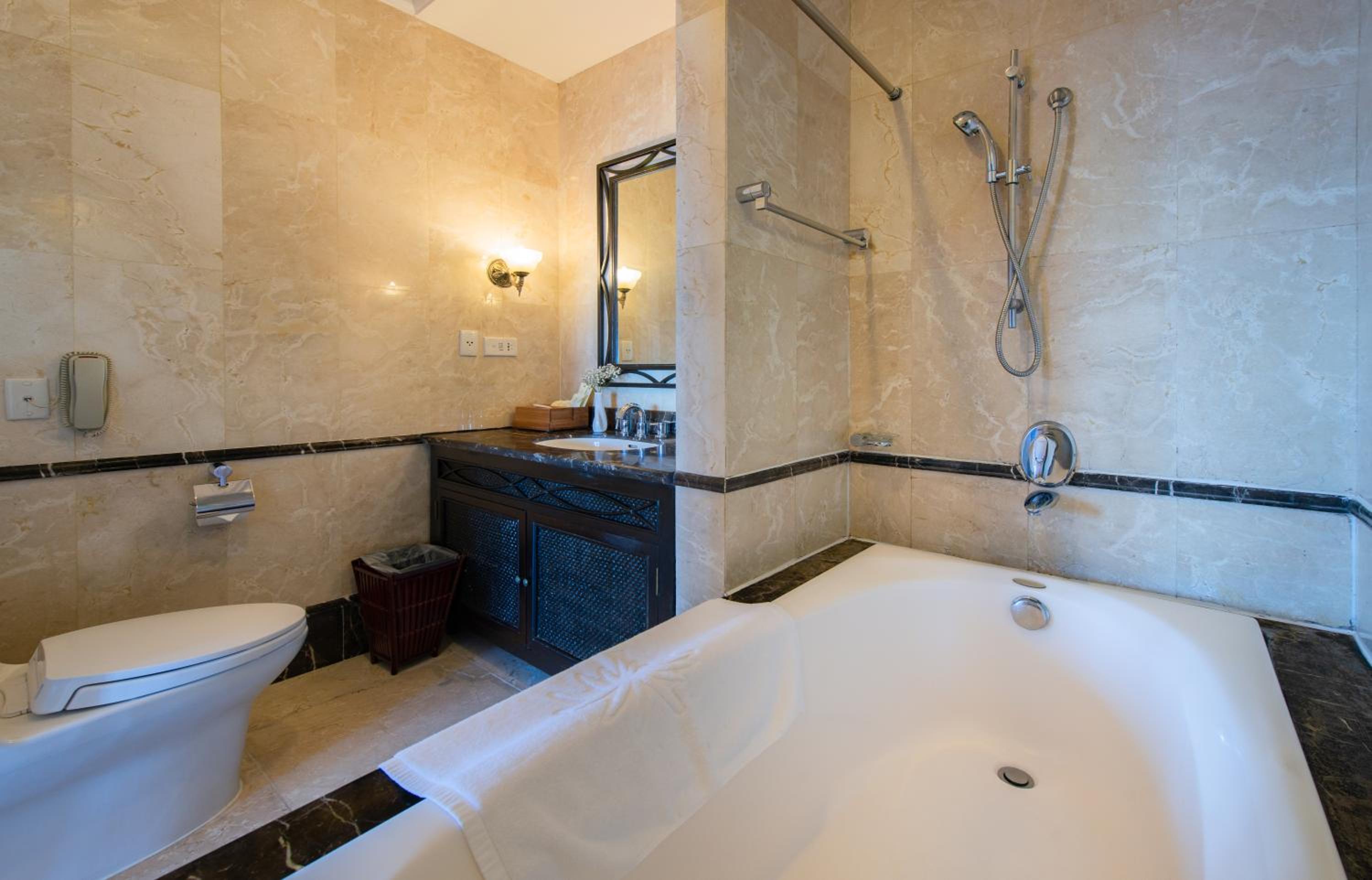 Junior Suite Ocean King | Outdoor Jacuzzi - Photo 5