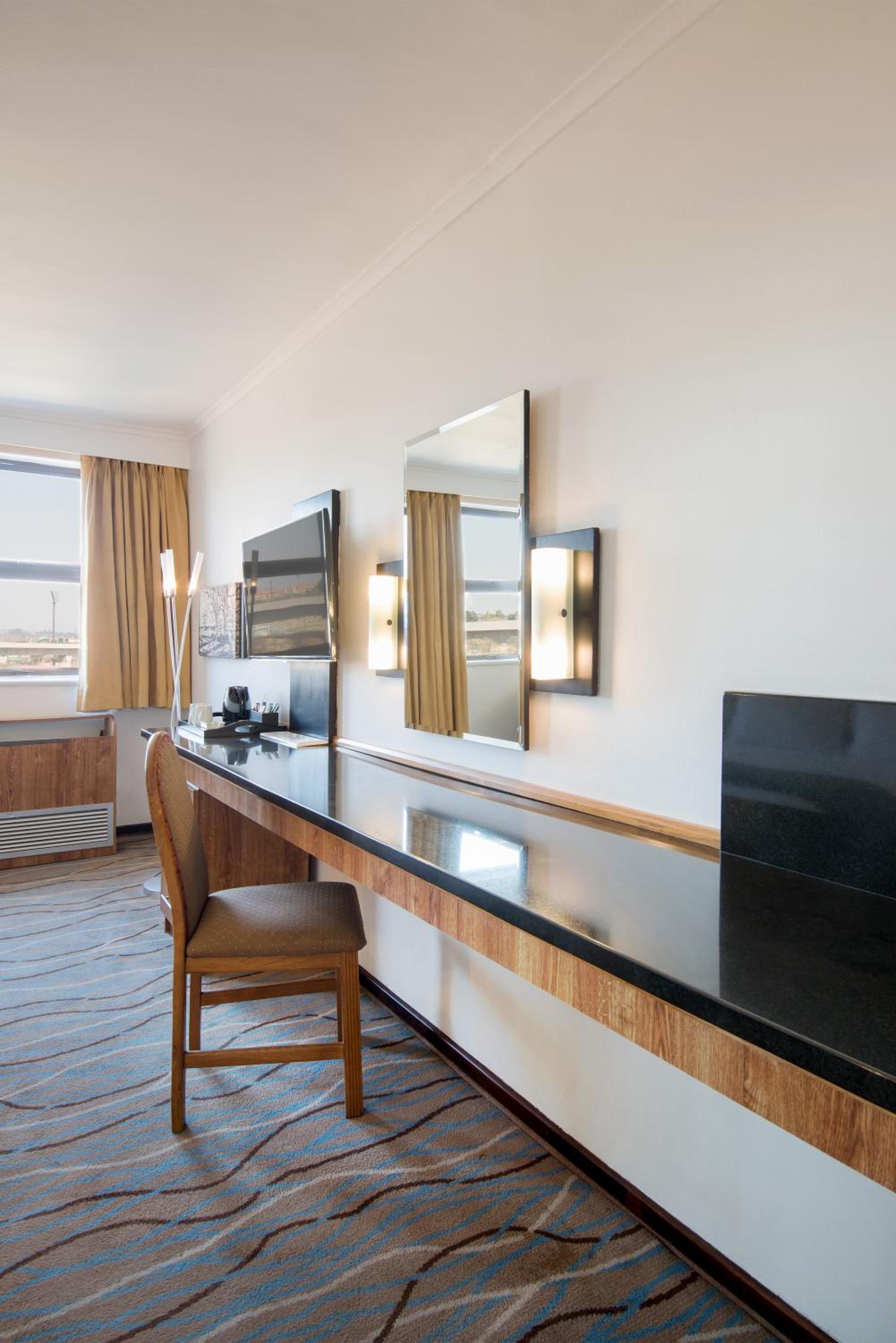 Standard Queen Room - Photo 6