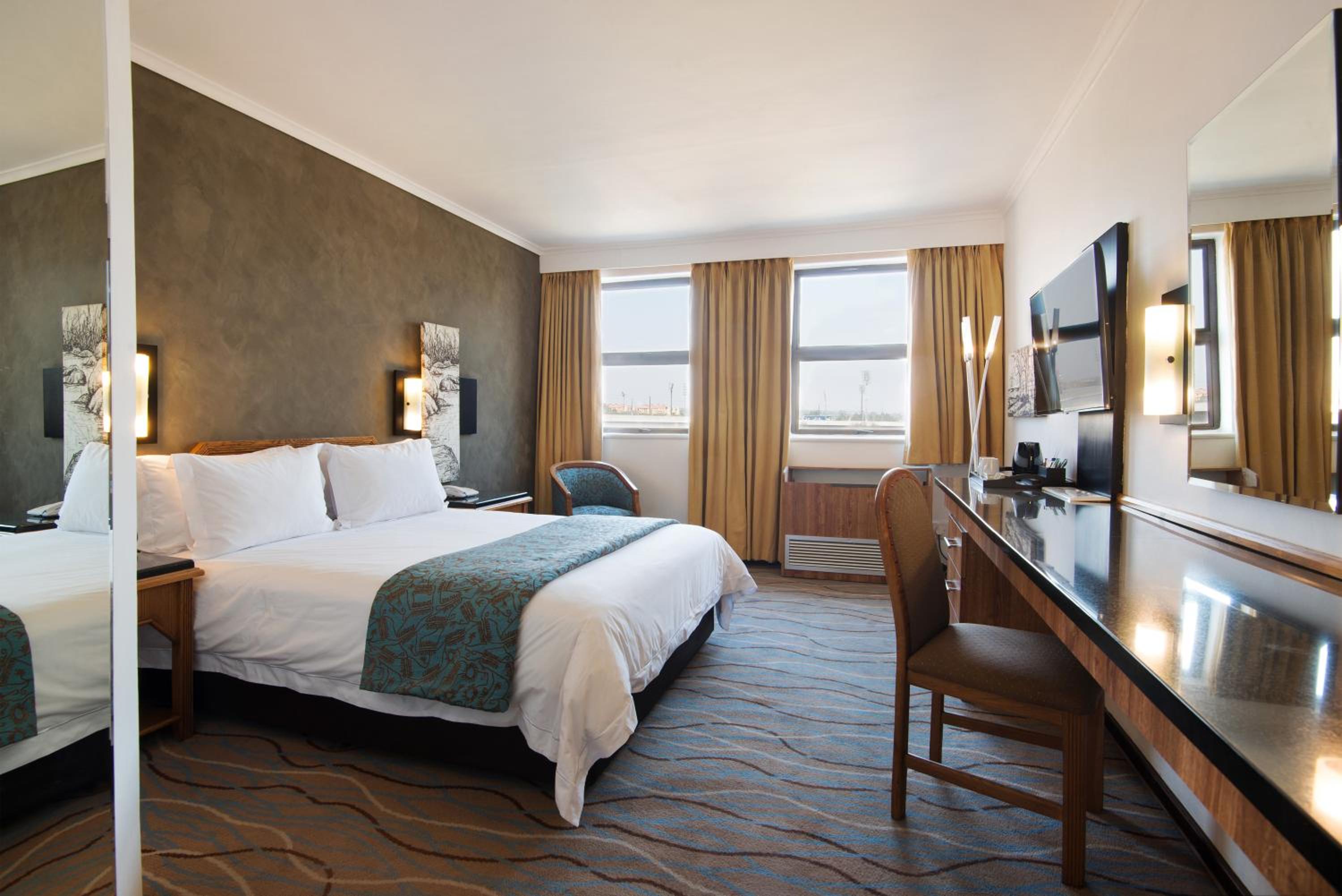 Standard Queen Room - Photo 7