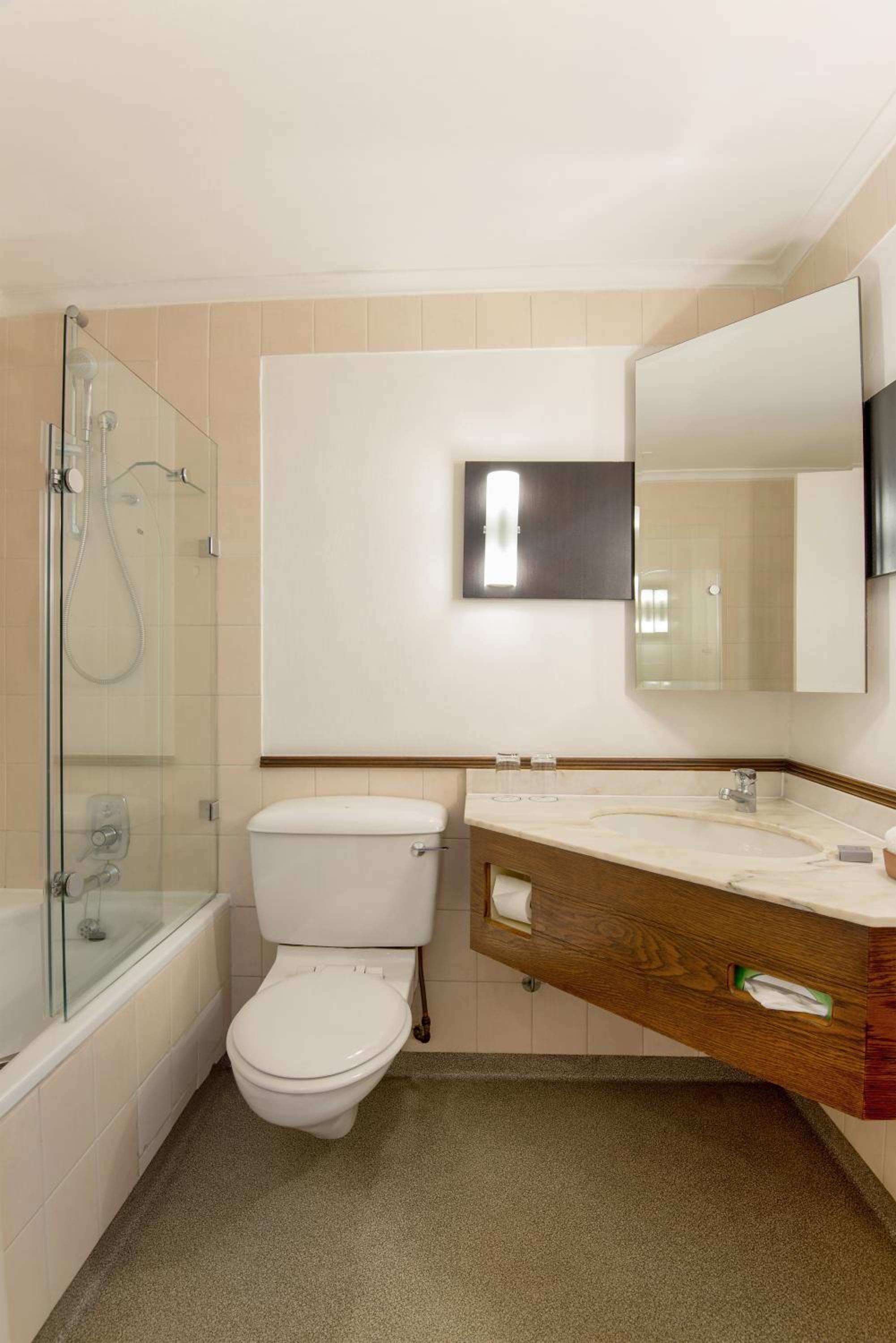 Standard Queen Room - Photo 4