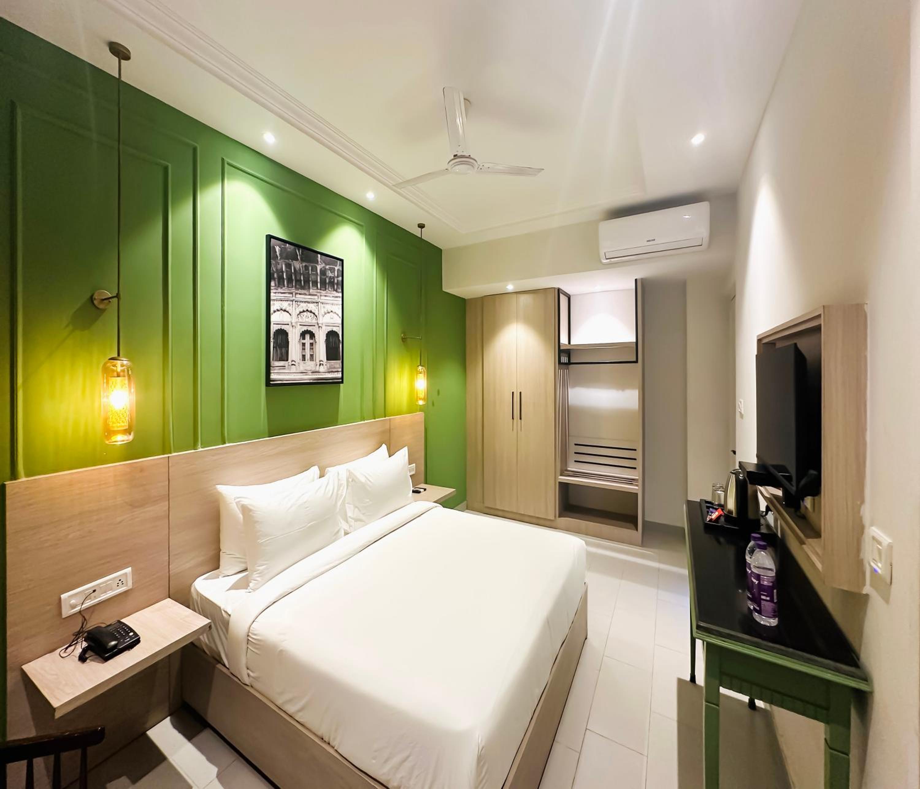 Deluxe Room - Photo 6