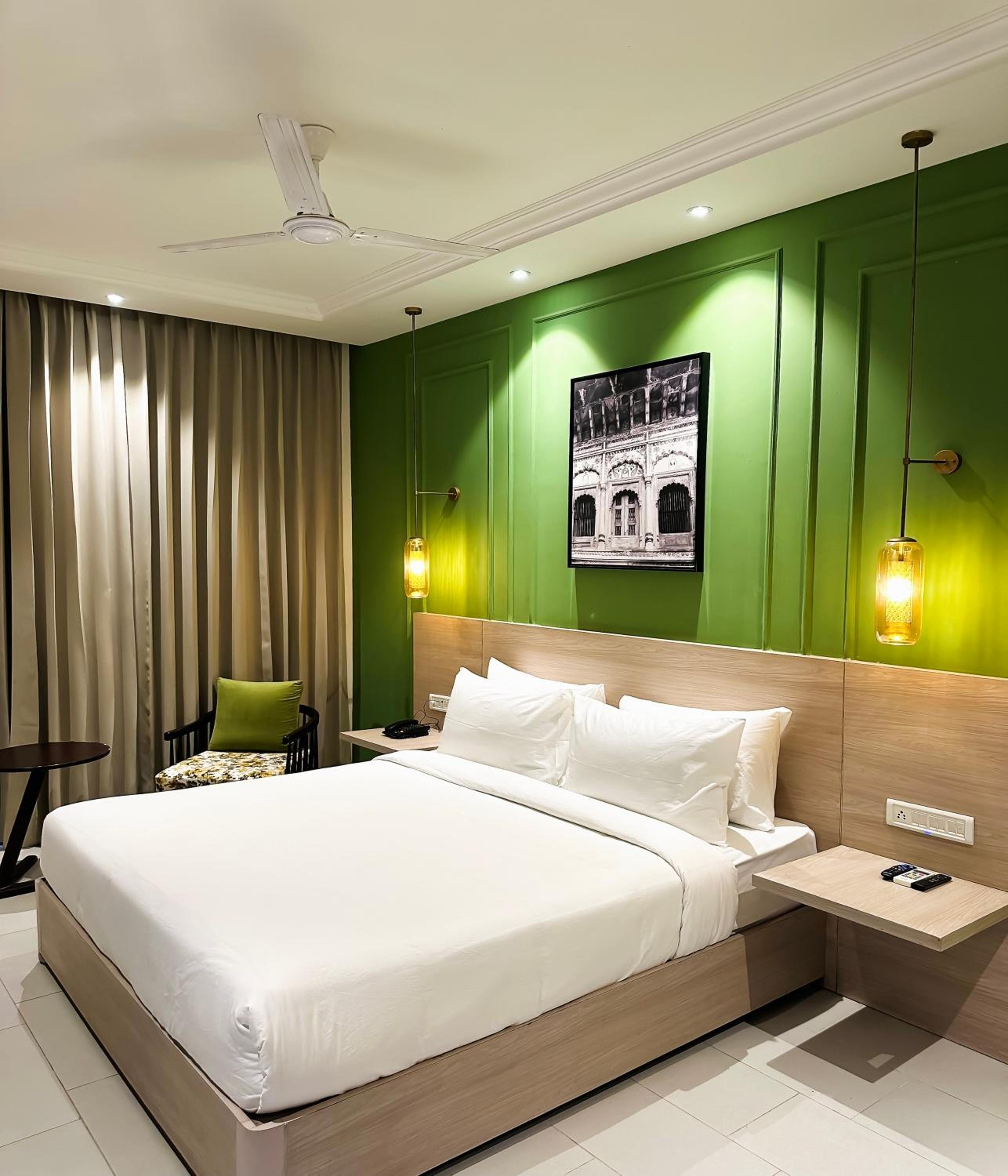 Deluxe Room - Photo 8