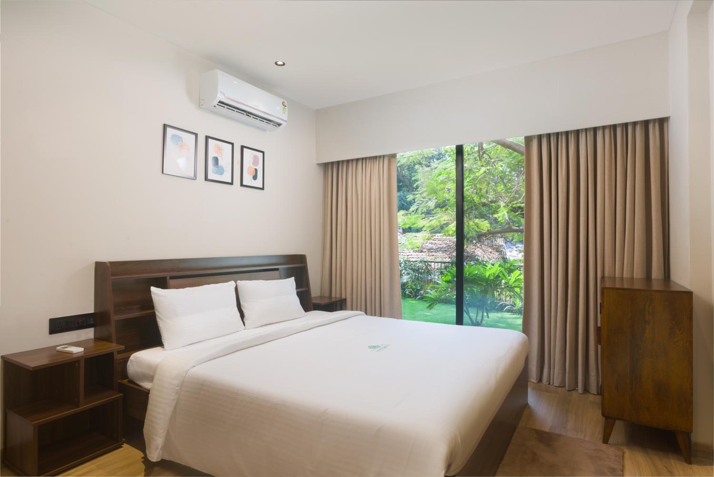 Superior 1 BHK With Balcony photo 2