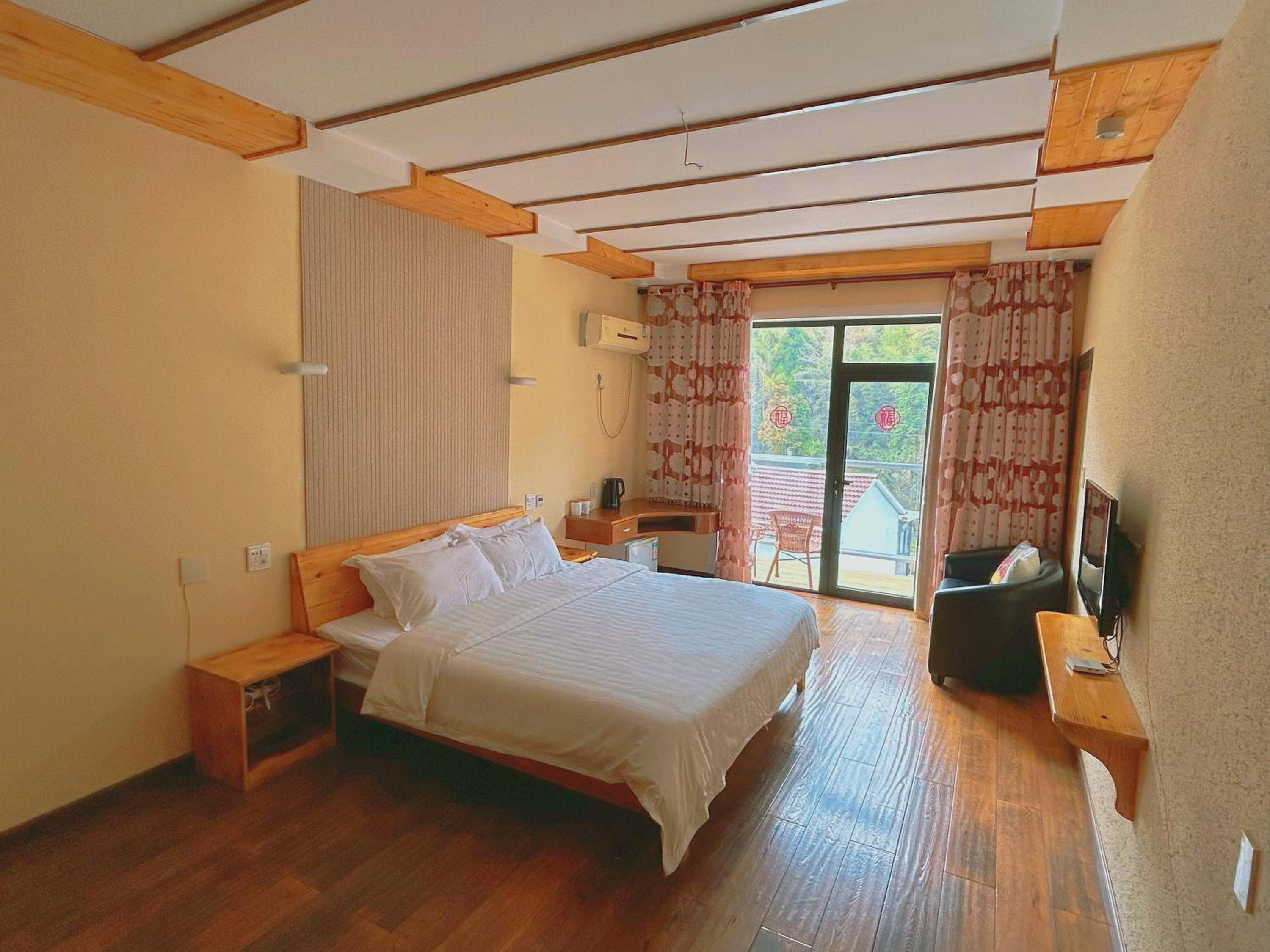 King Room with Mountain View photo 3
