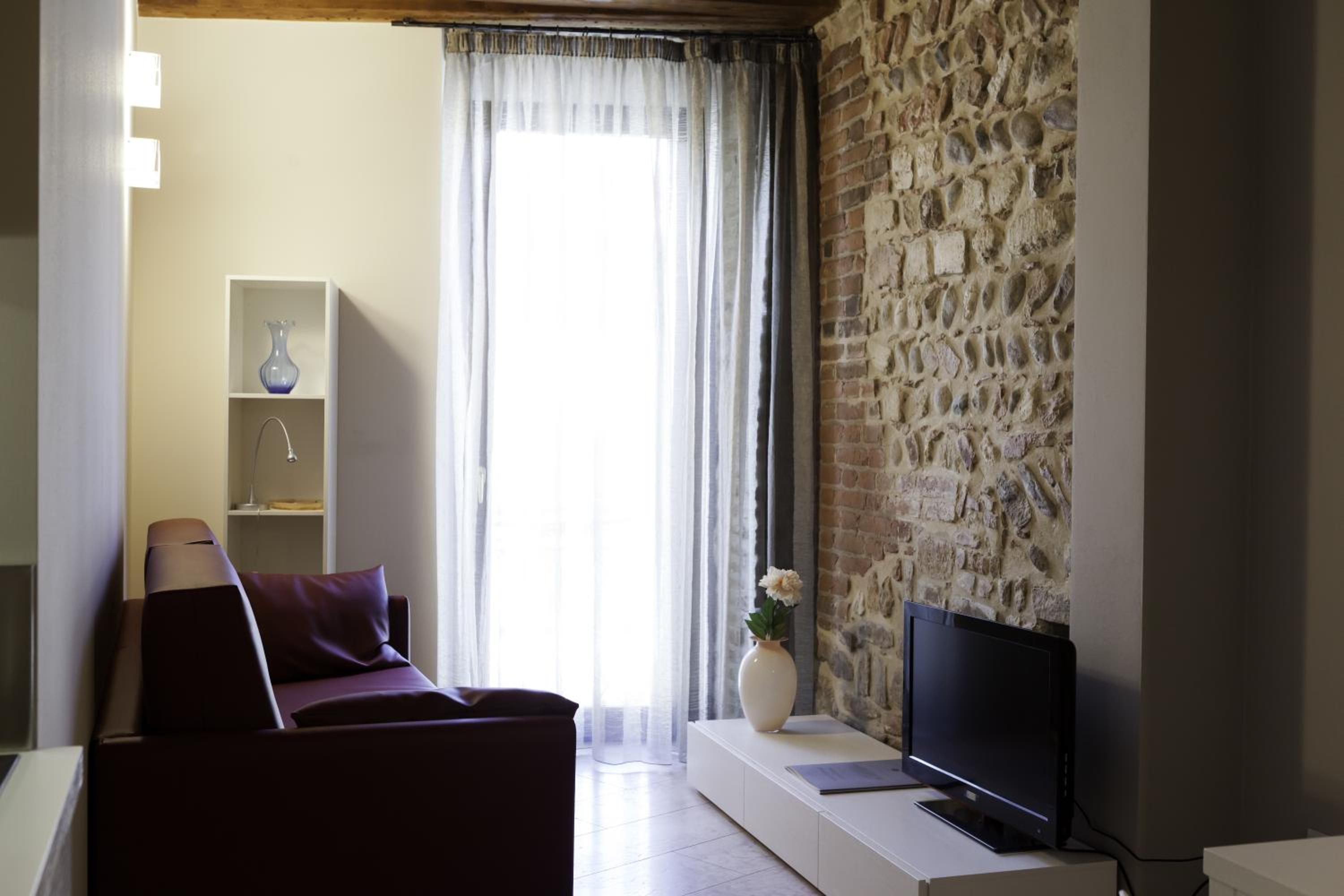 Two-Bedroom Apartment with Balcony - Photo 14