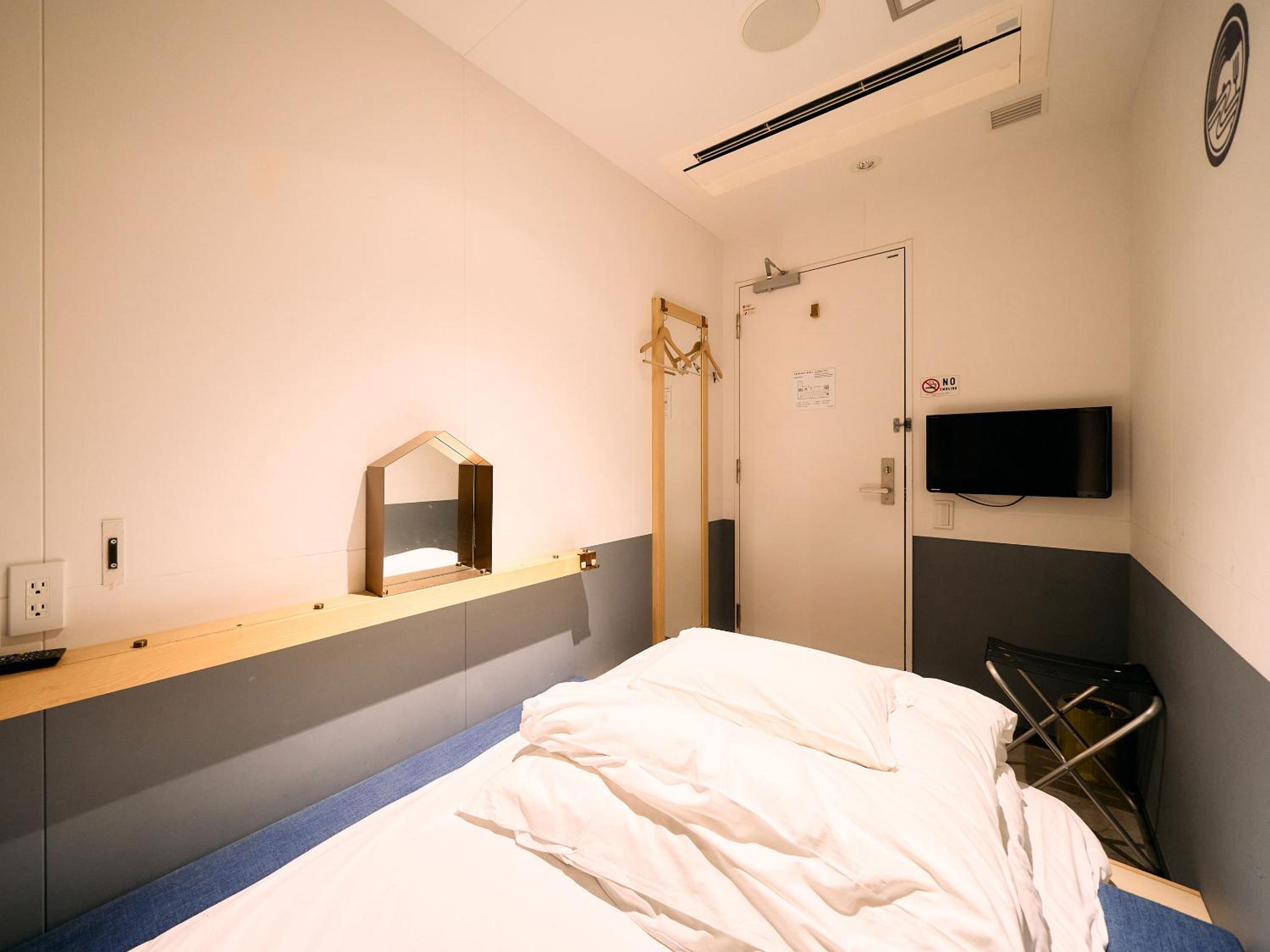 Single Room with Shared Bathroom - Female  Only photo 2