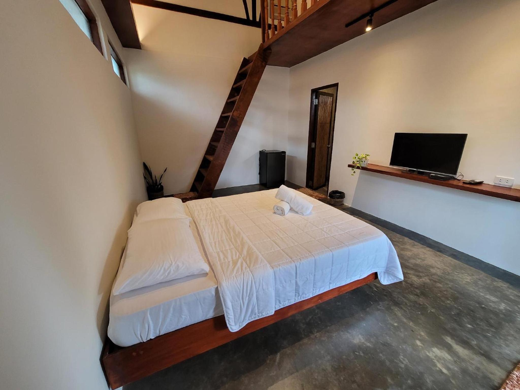 Deluxe Family Room - Photo 7