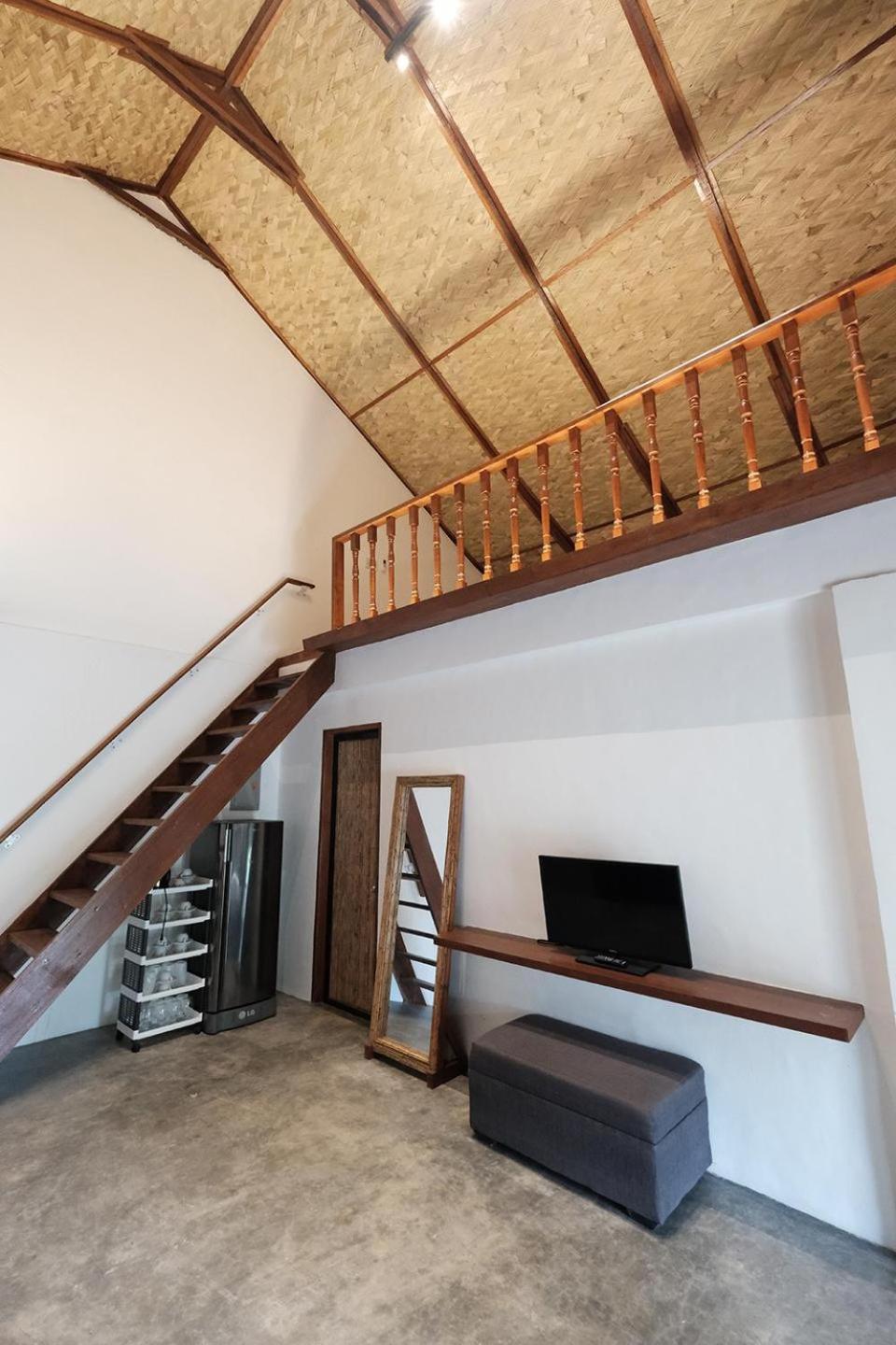 Executive Suite - Photo 3