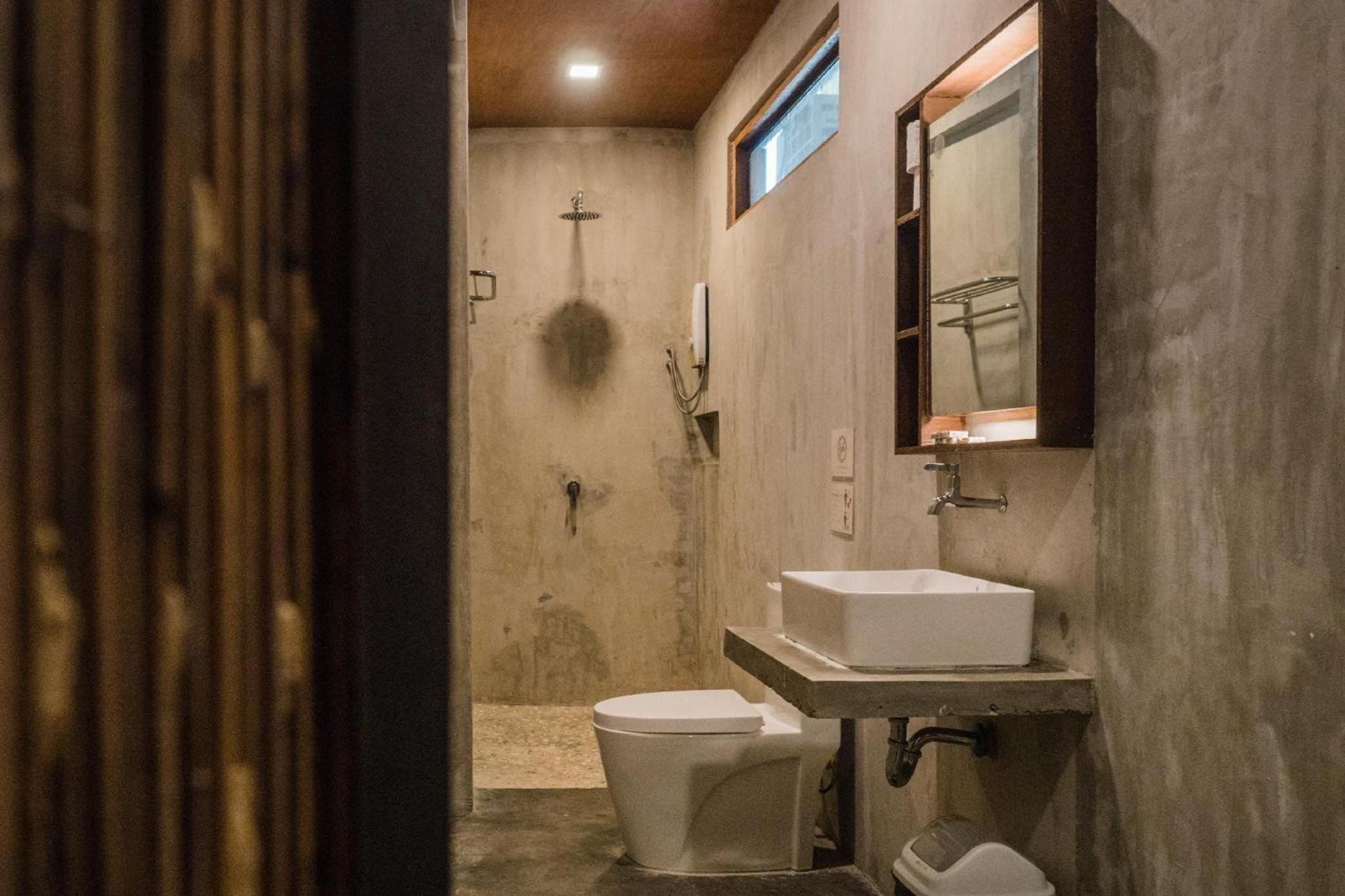 Executive Suite - Photo 13