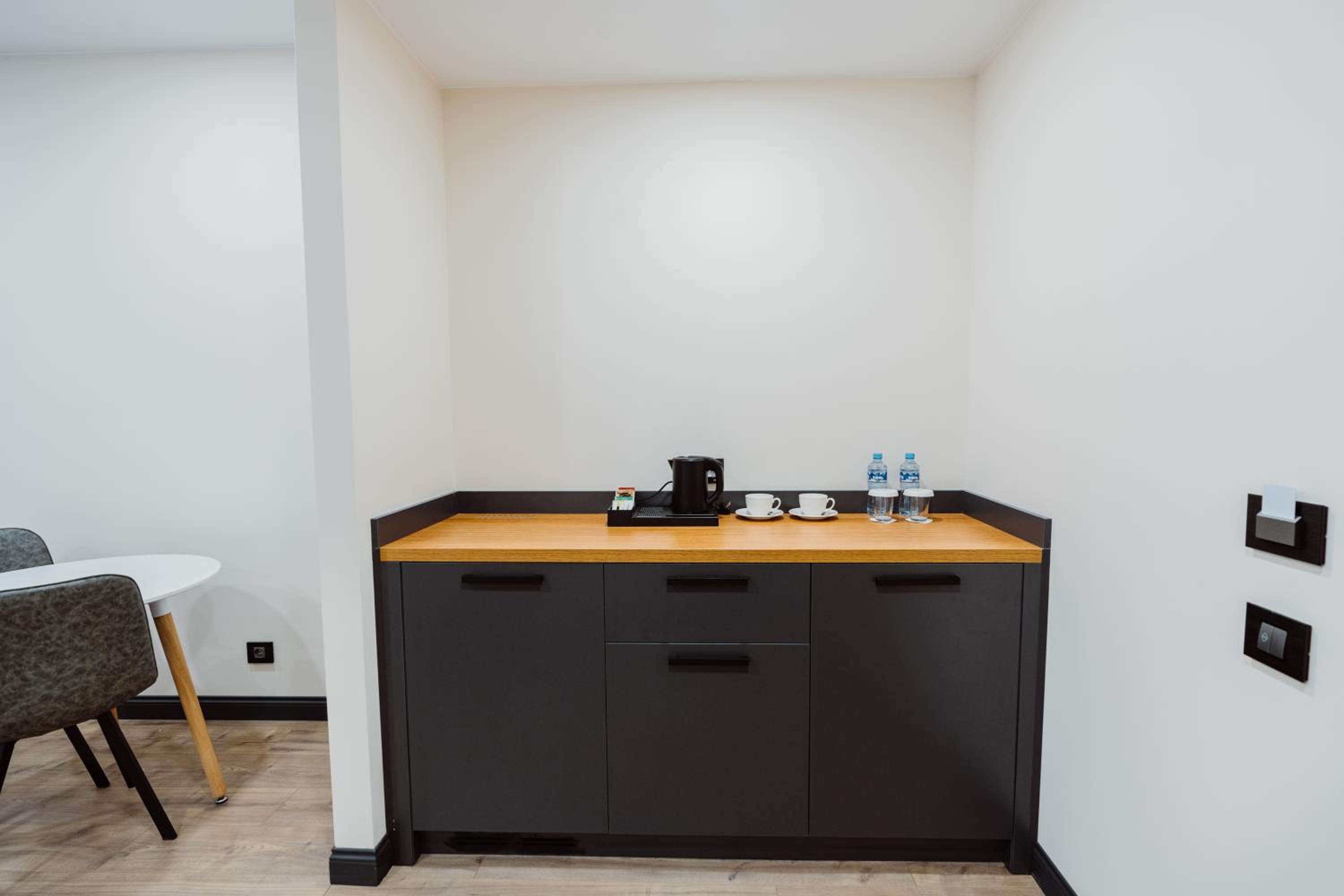 Suite - Photo 10