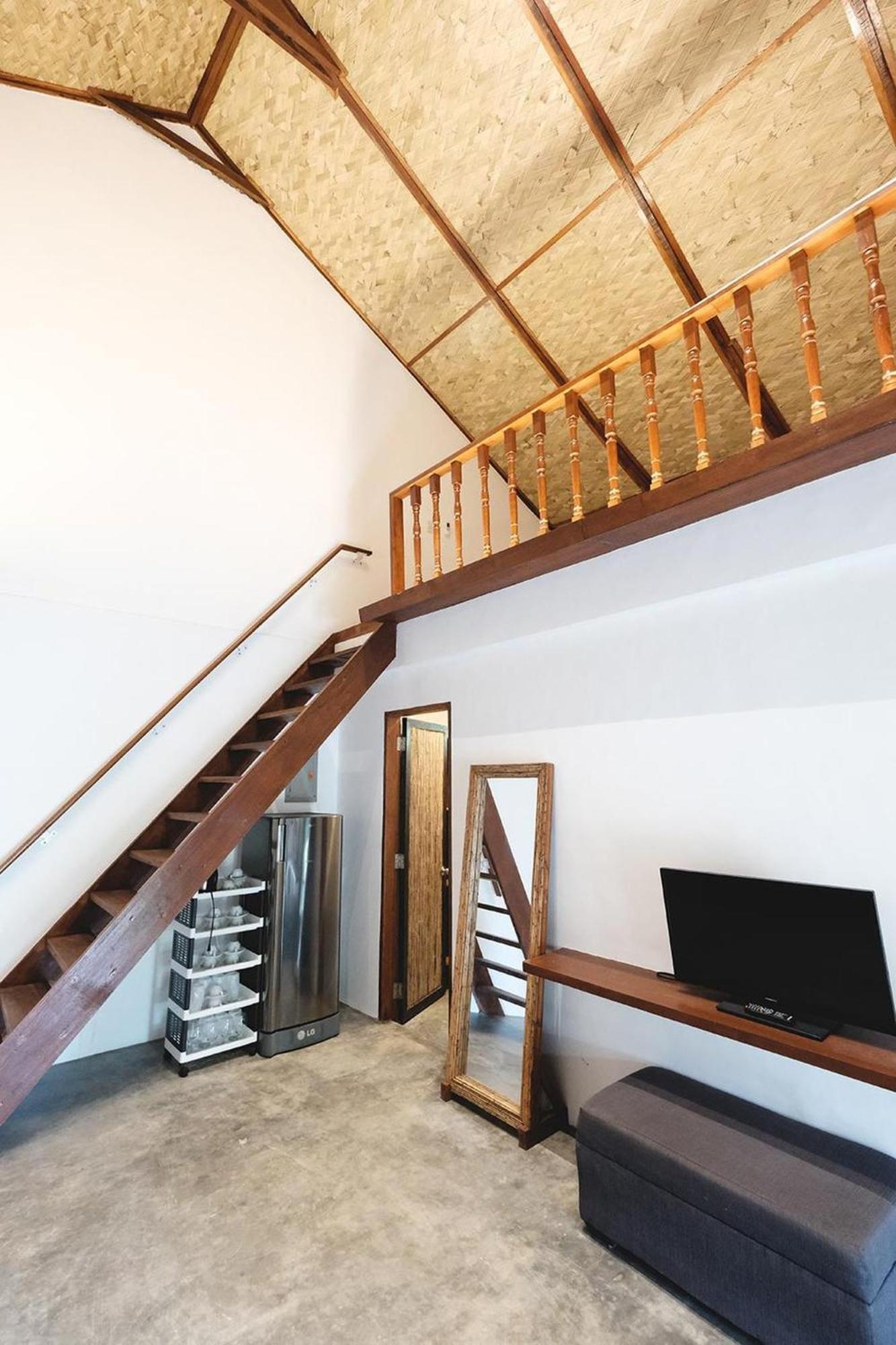 Executive Suite - Photo 10