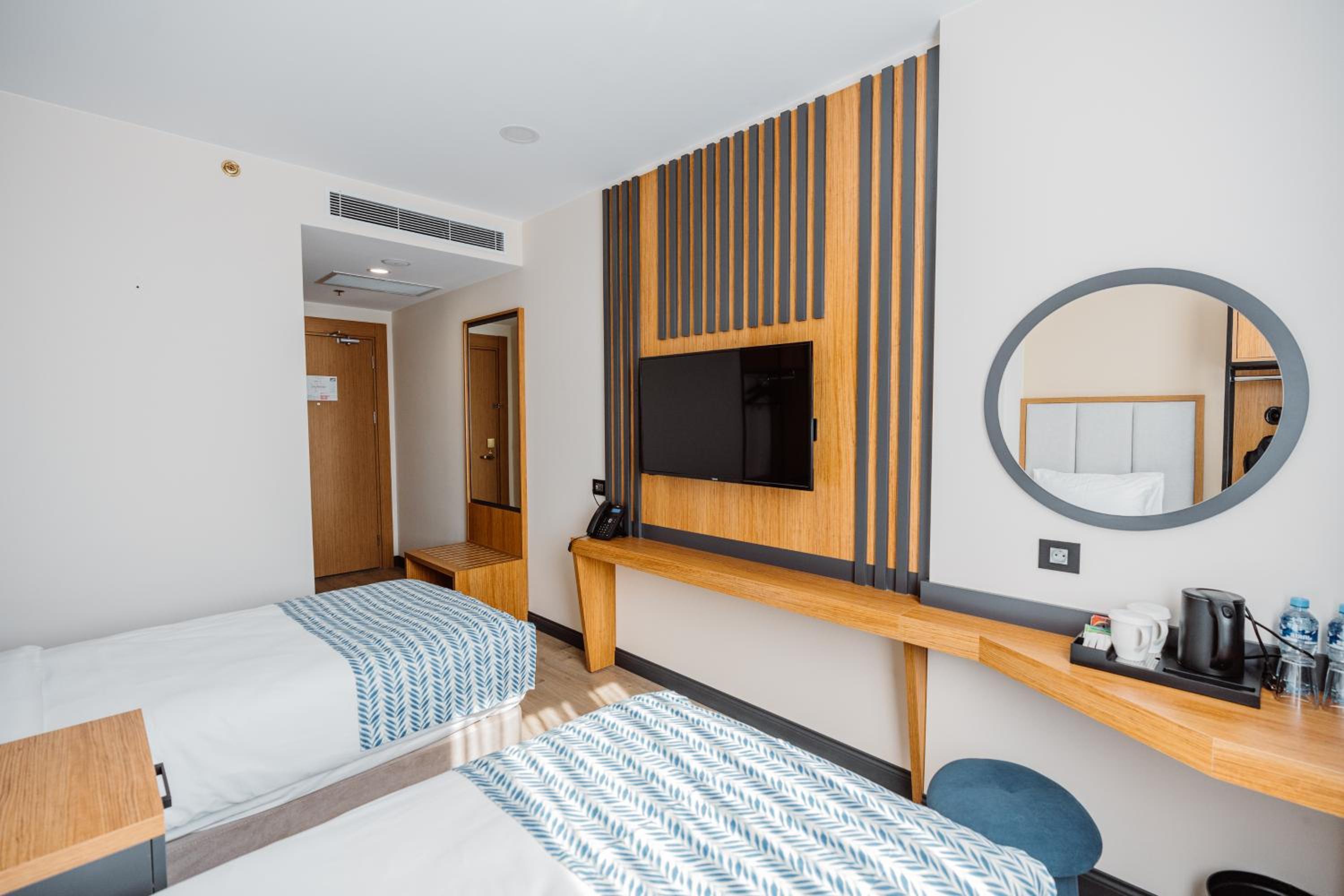 Standard Twin Room - Photo 1