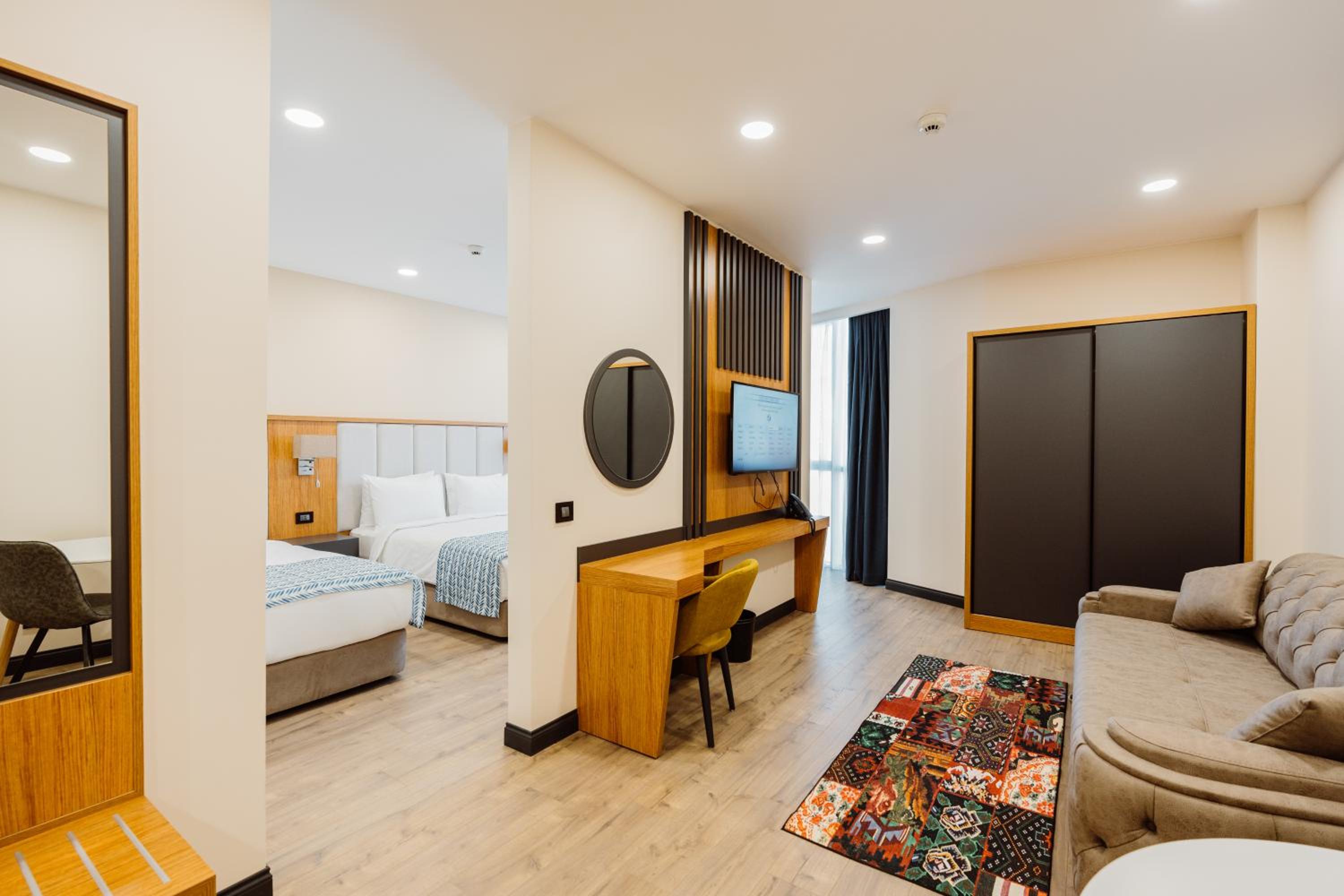 Suite - Photo 6