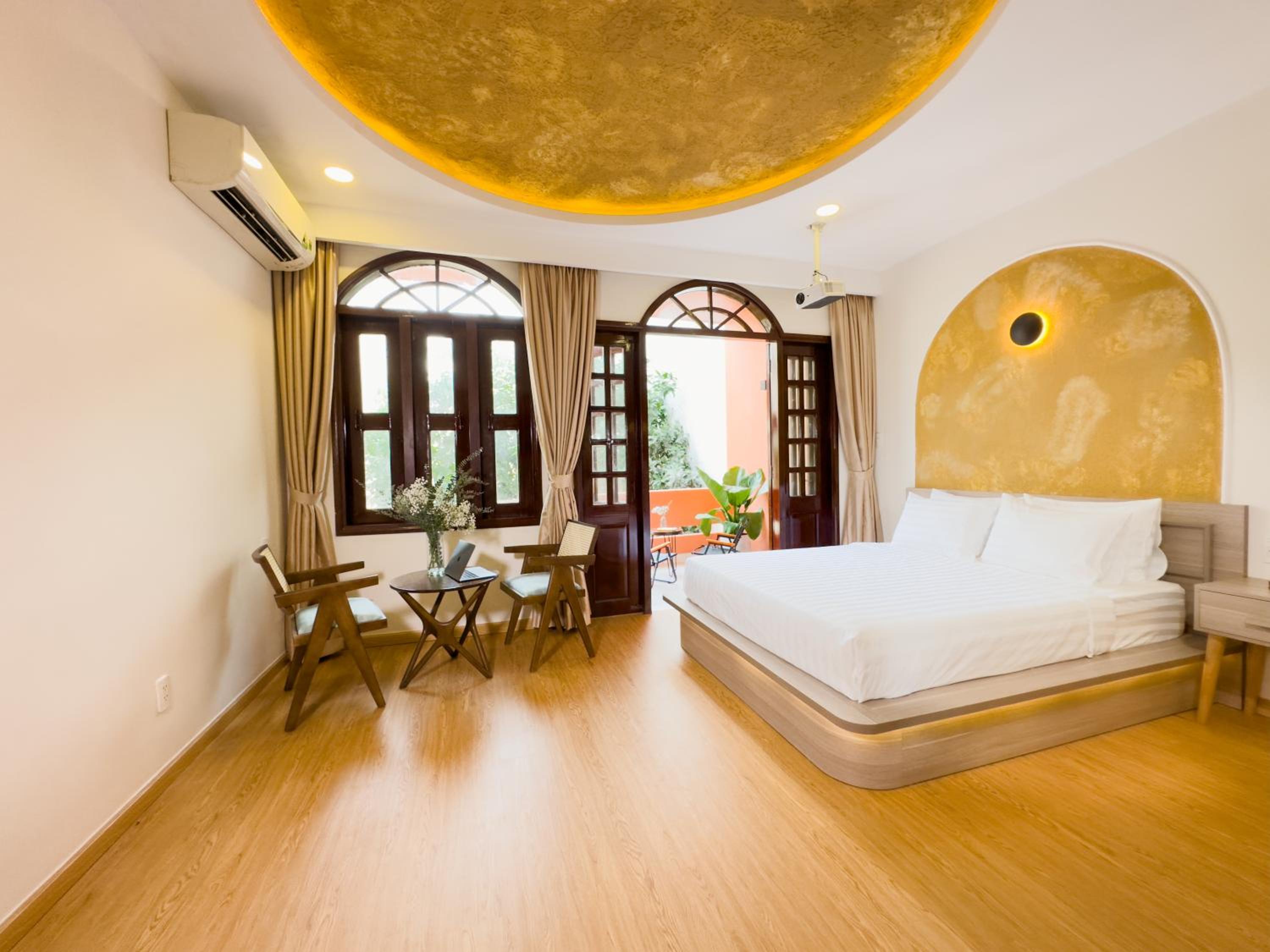 Queen Room with Balcony
