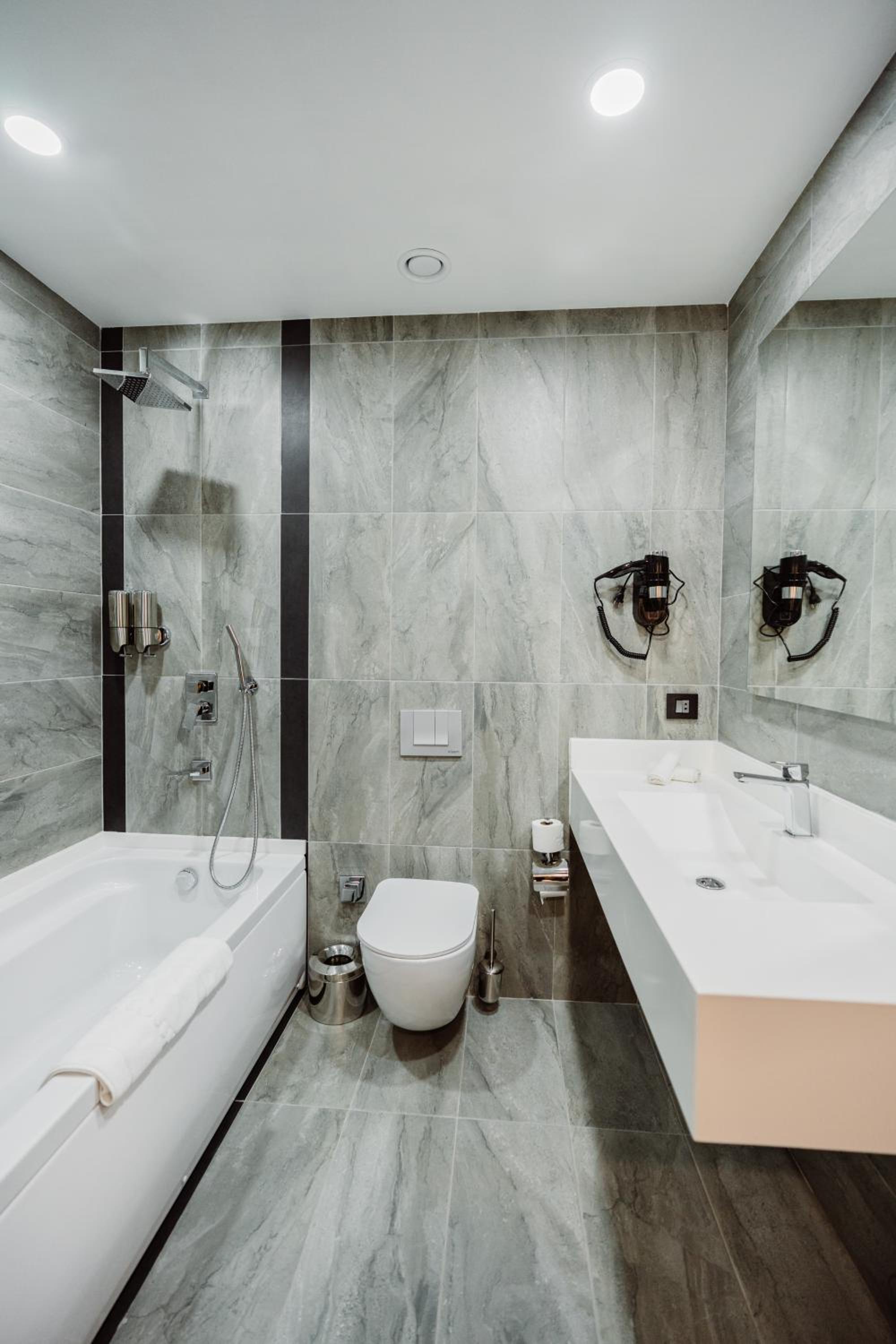 Suite - Photo 5
