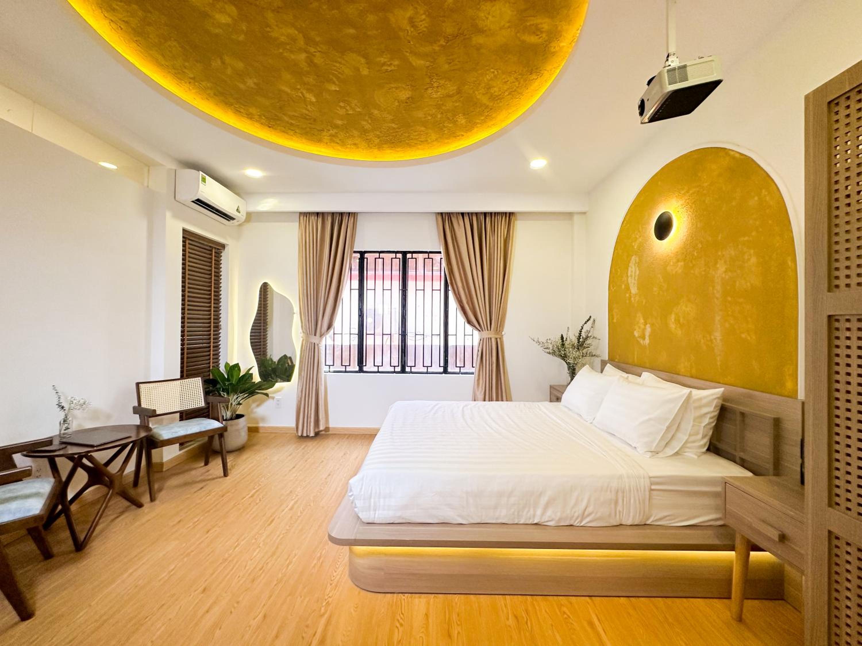 Queen Room