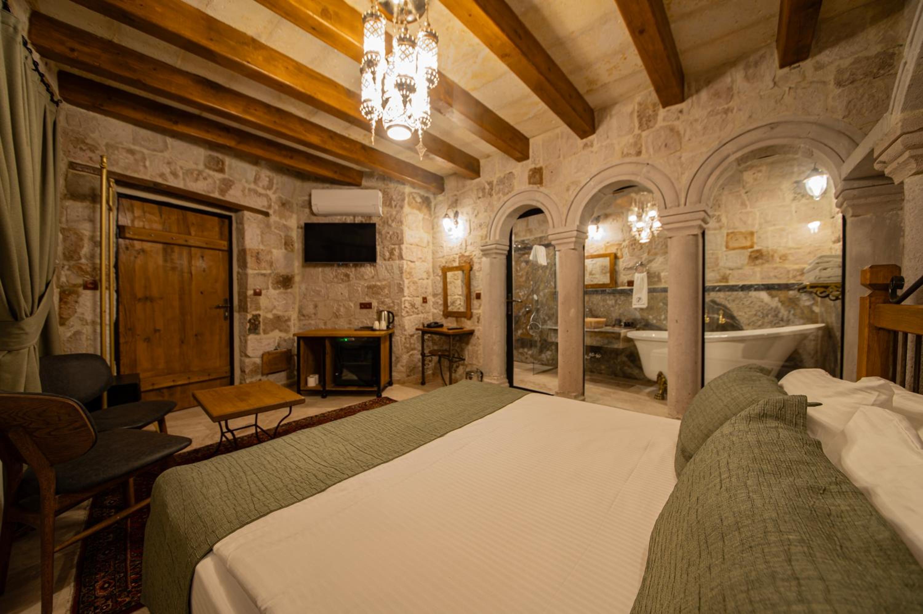 Deluxe Double Room with Bath photo 3