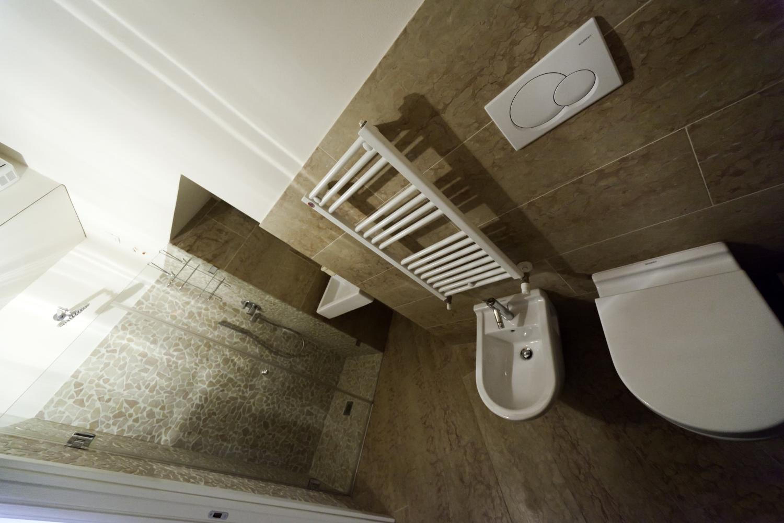 Two-Bedroom Apartment with Balcony - Photo 3