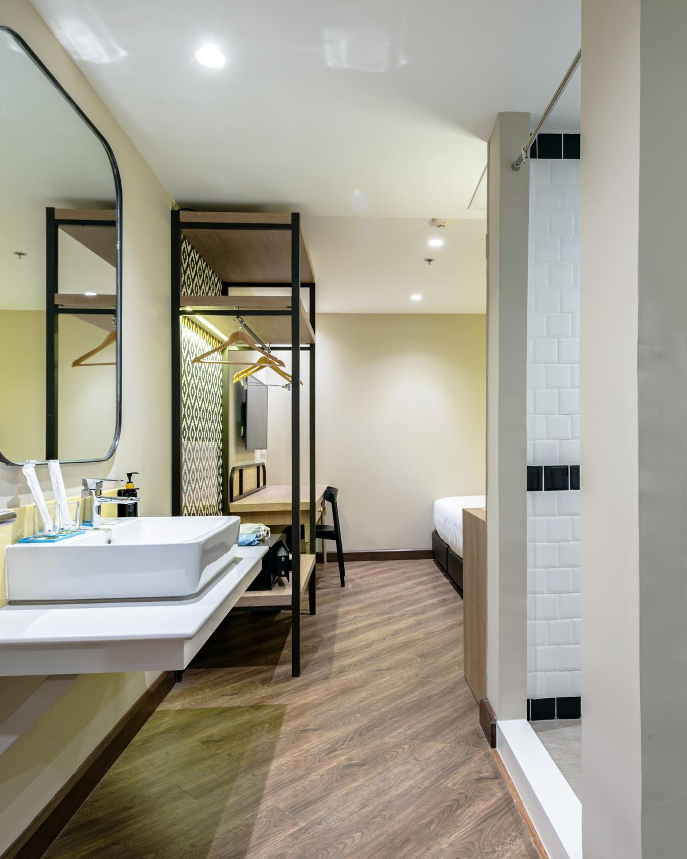 Double or Twin Room - No Window photo 3