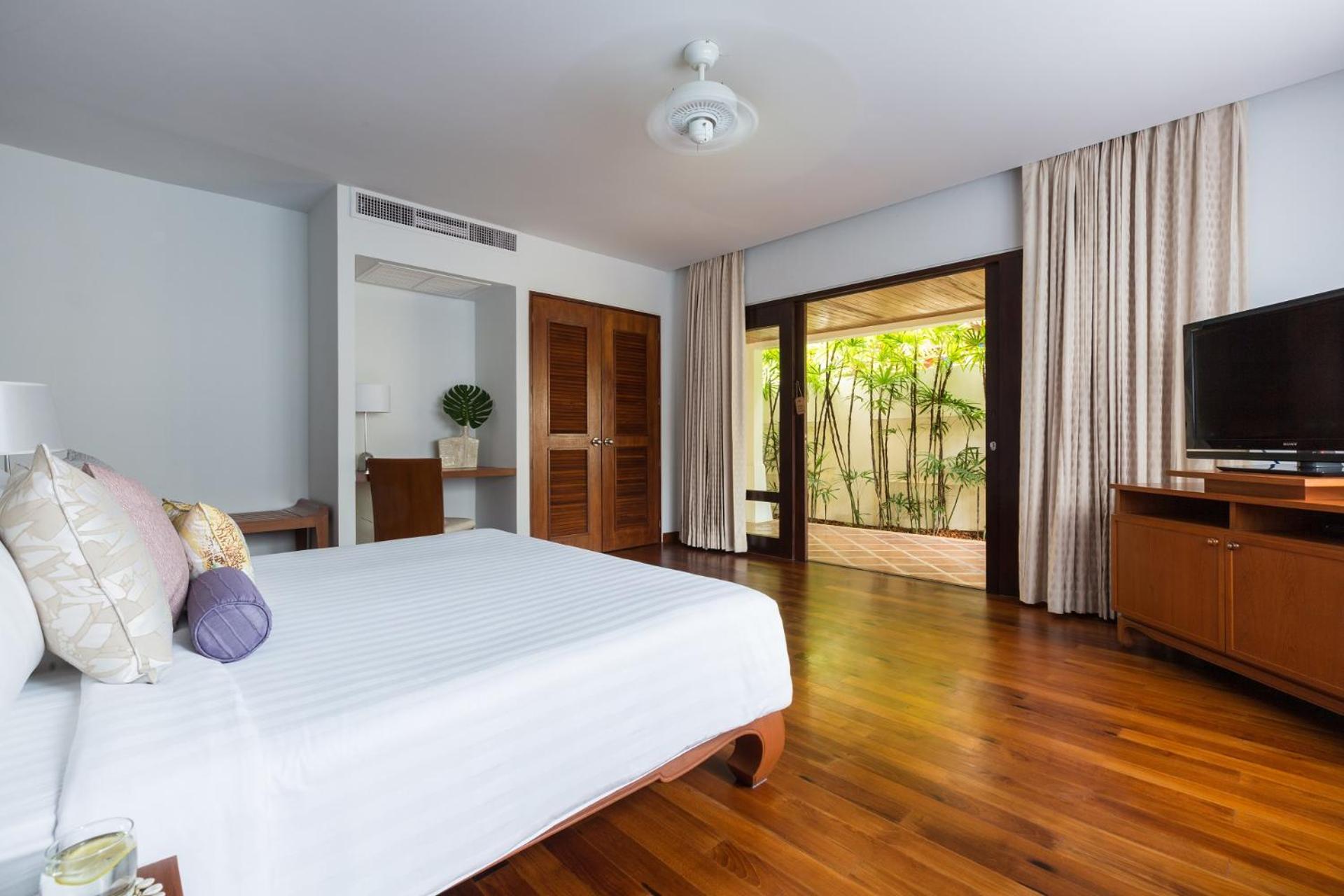 Four-Bedroom Beachfront Villa photo 1