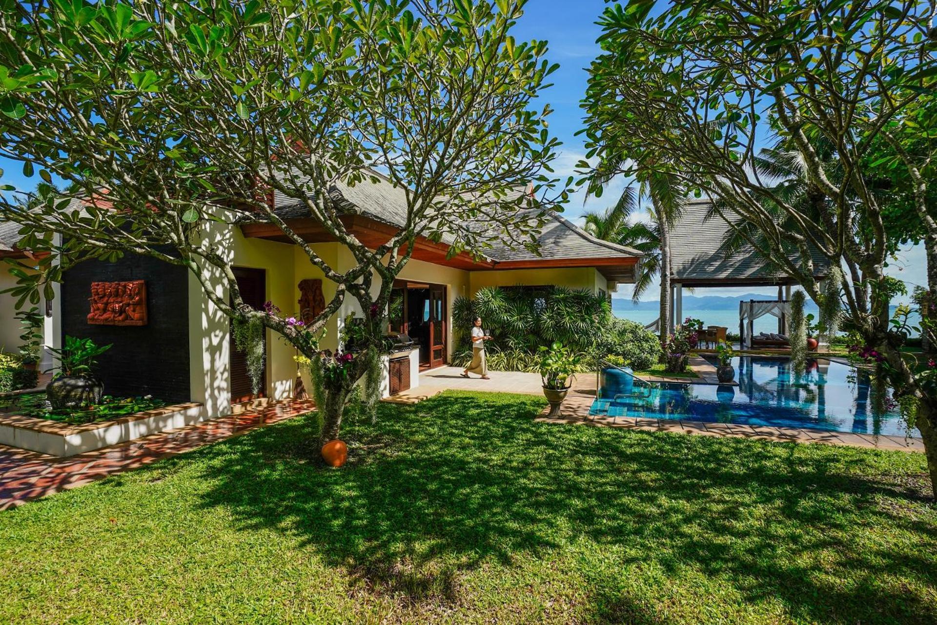 Four-Bedroom Beachfront Villa photo 2