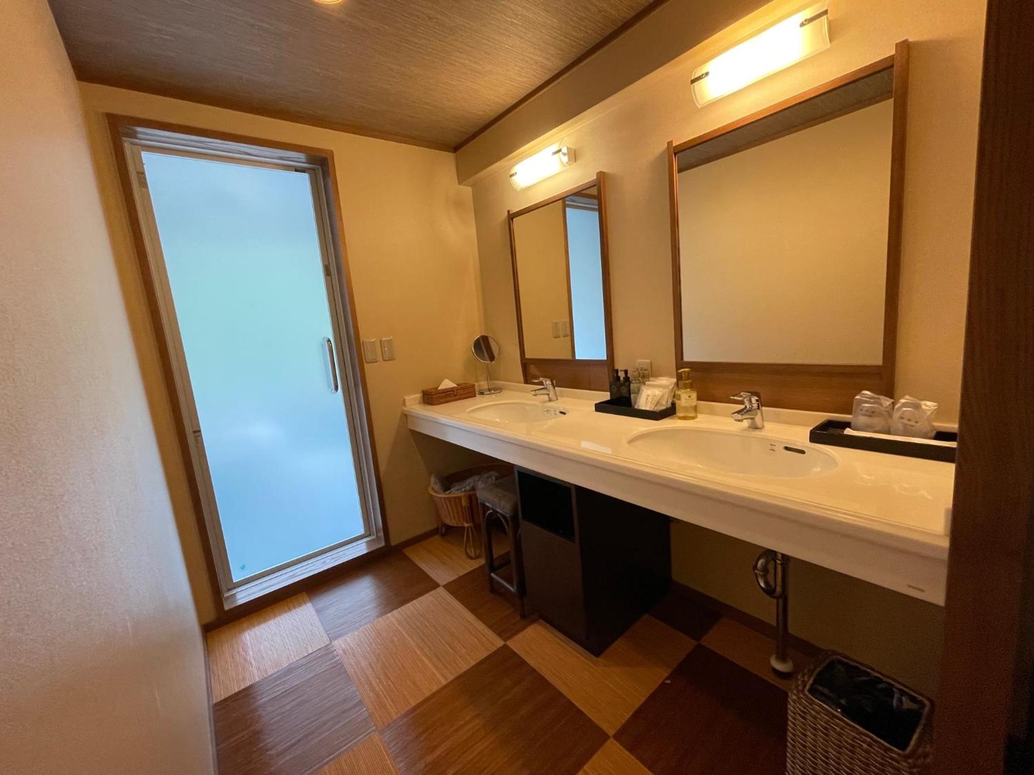 Japanese-style Deluxe Room with View Bath - Non-Smoking photo 2