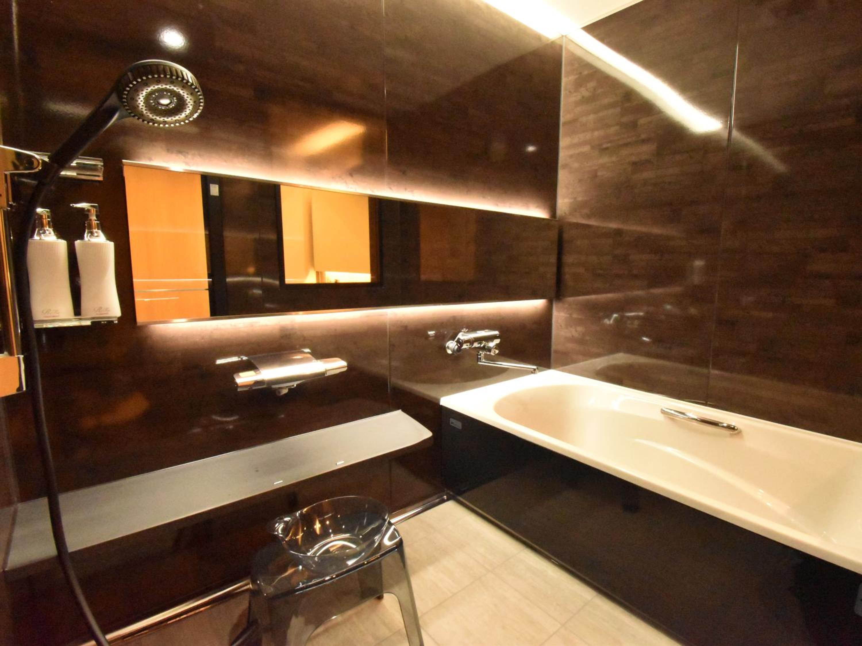 Family Room with Bathroom photo 2