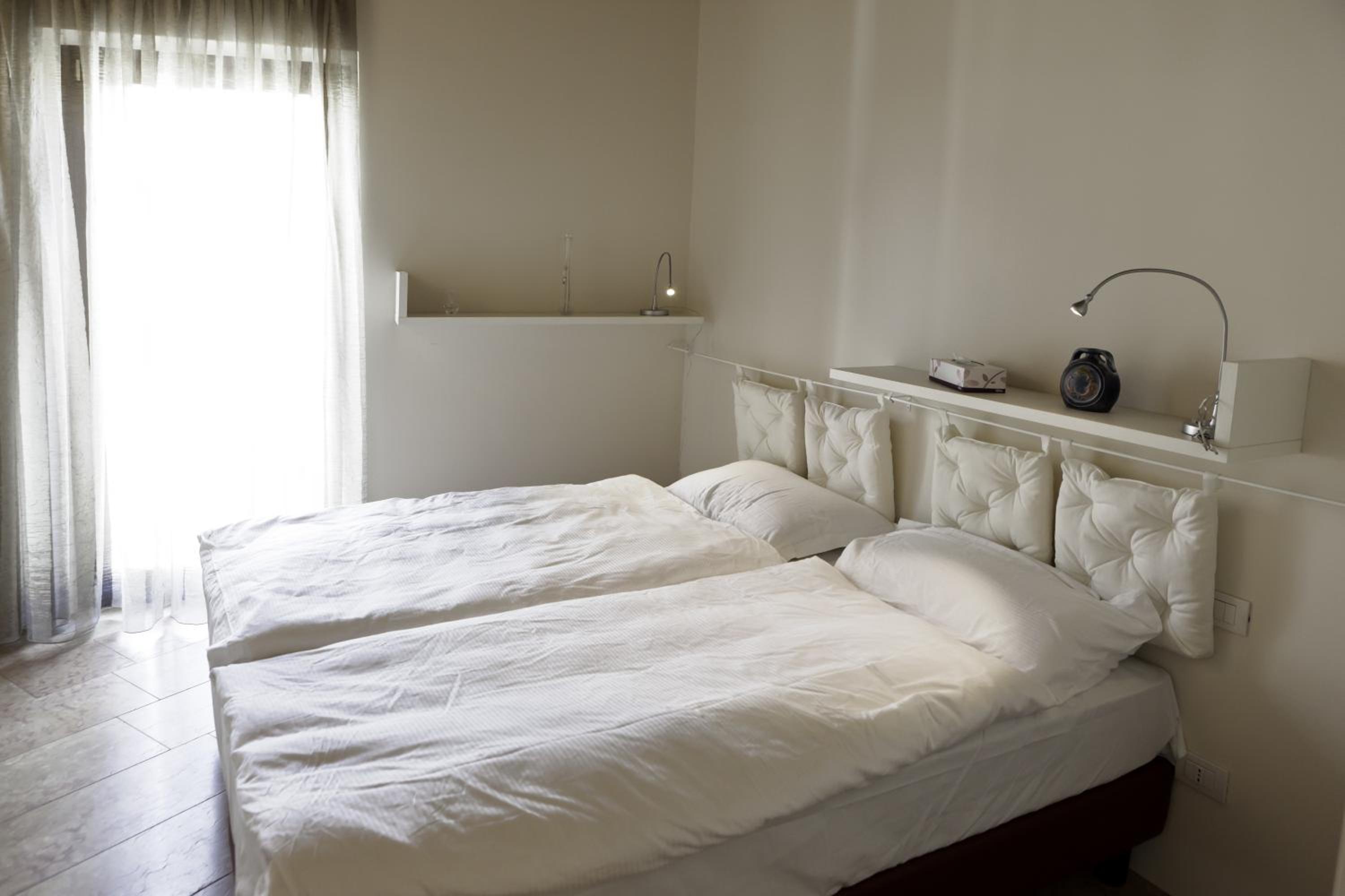 One-Bedroom Apartment with Balcony - Photo 3