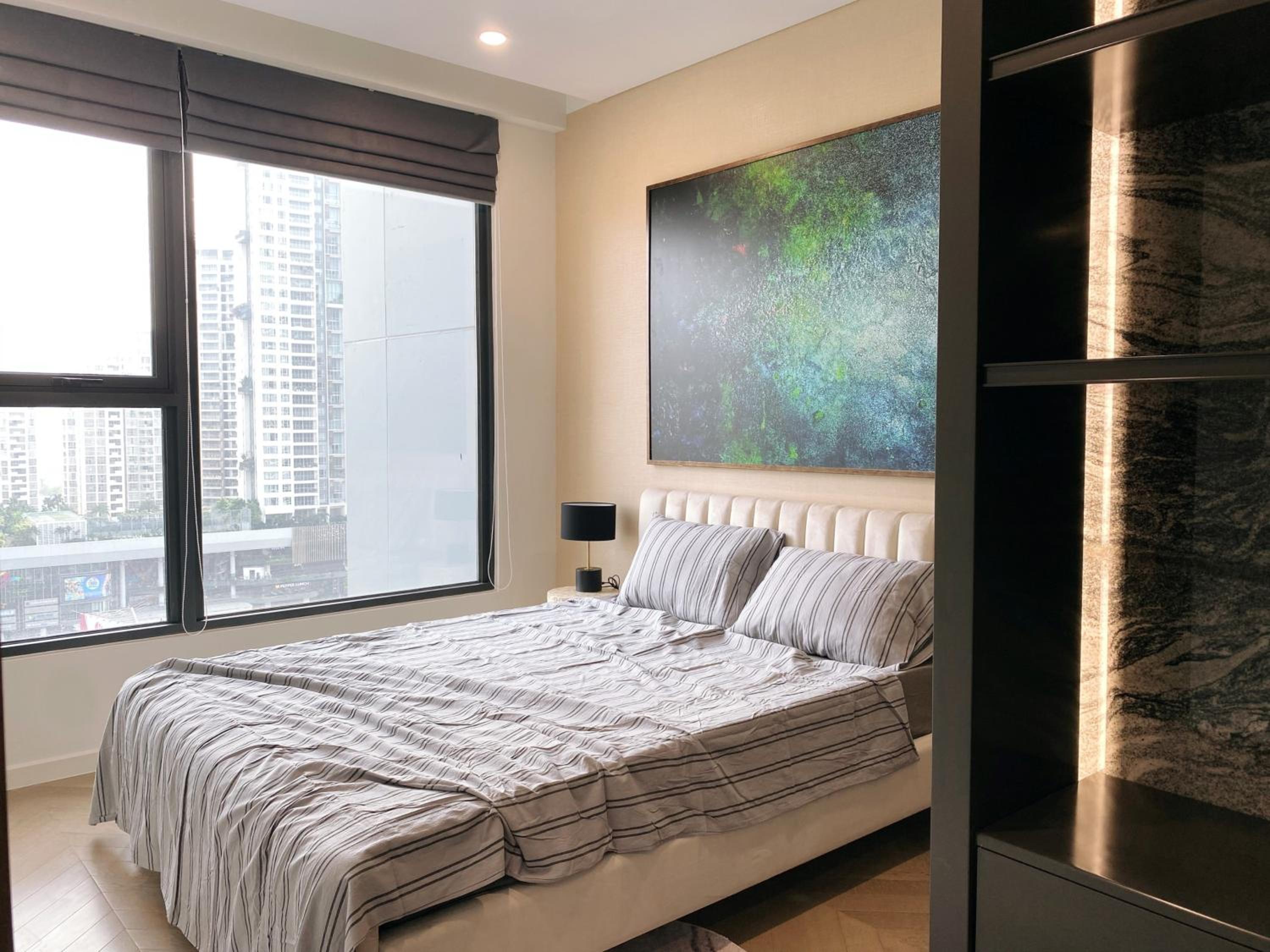 One-Bedroom Apartment with View