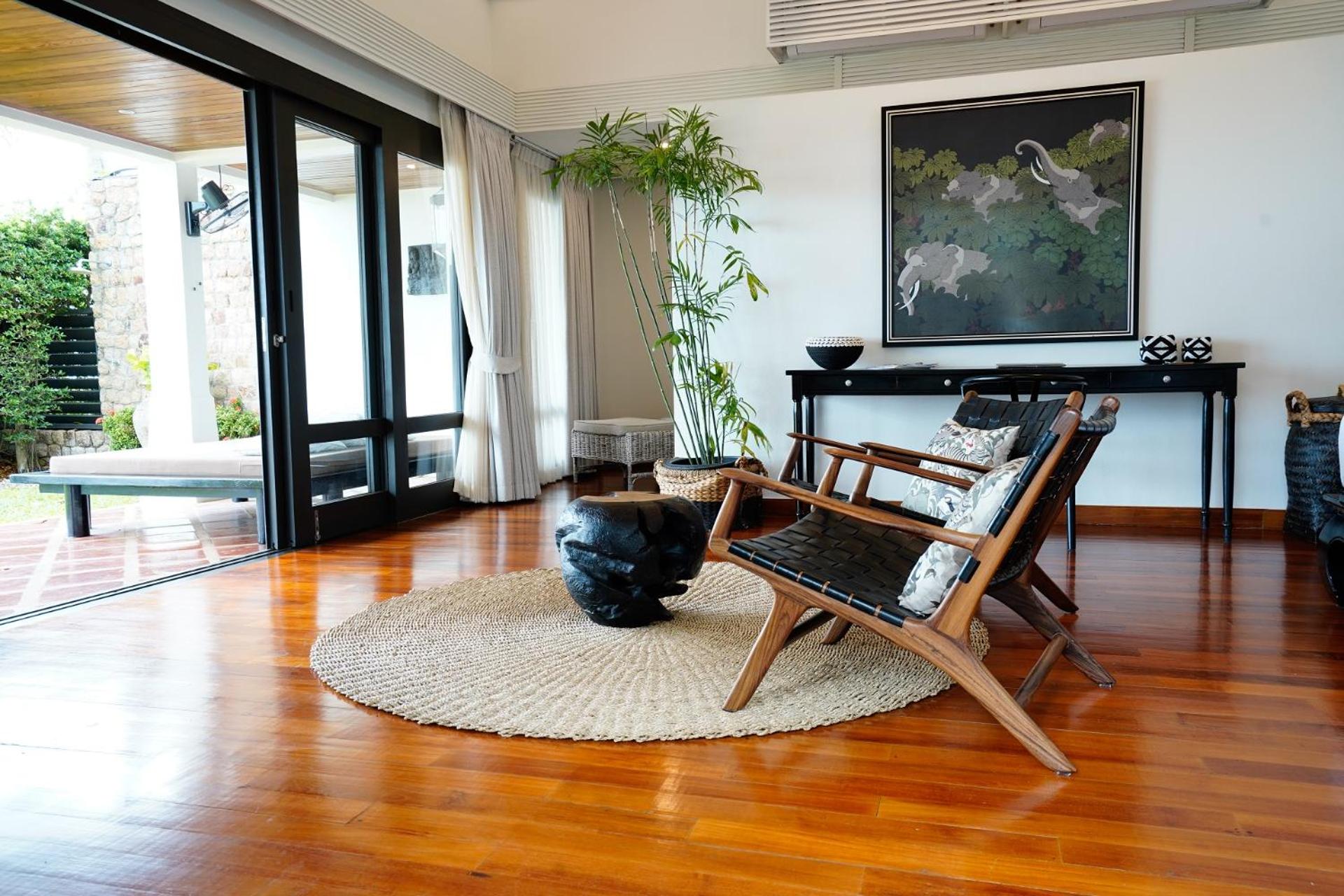 Five-Bedroom Beachfront Villa photo 2