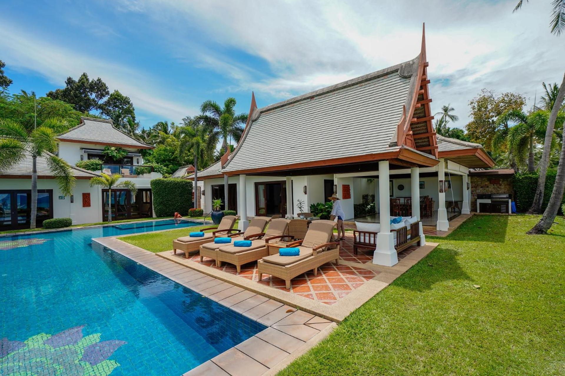 Six-Bedroom Beachfront Villa photo 2