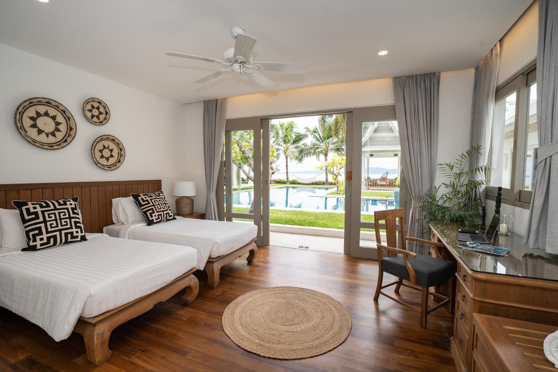 Five-Bedroom Beachfront Villa photo 1