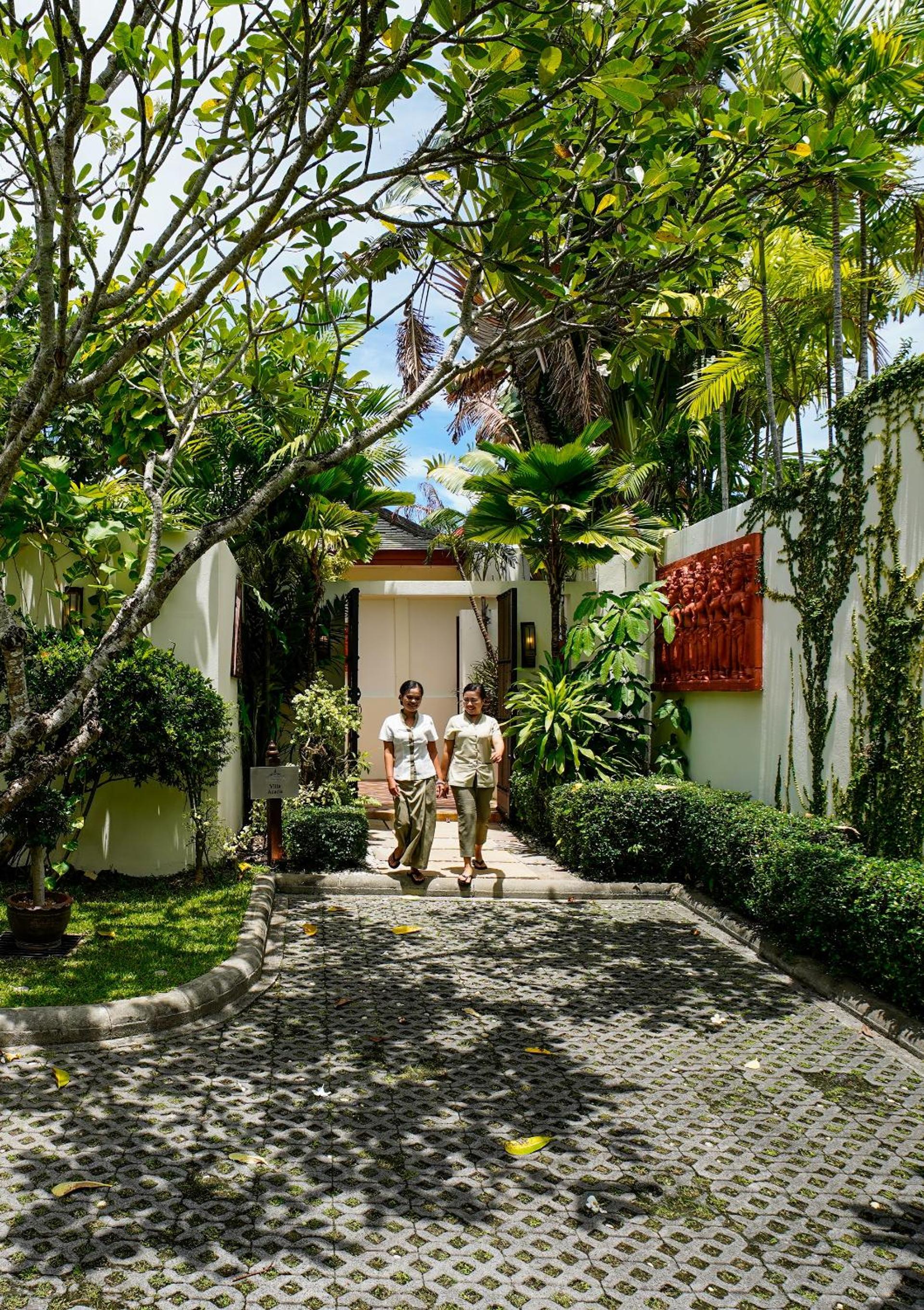 Four-Bedroom Beachfront Villa photo 2