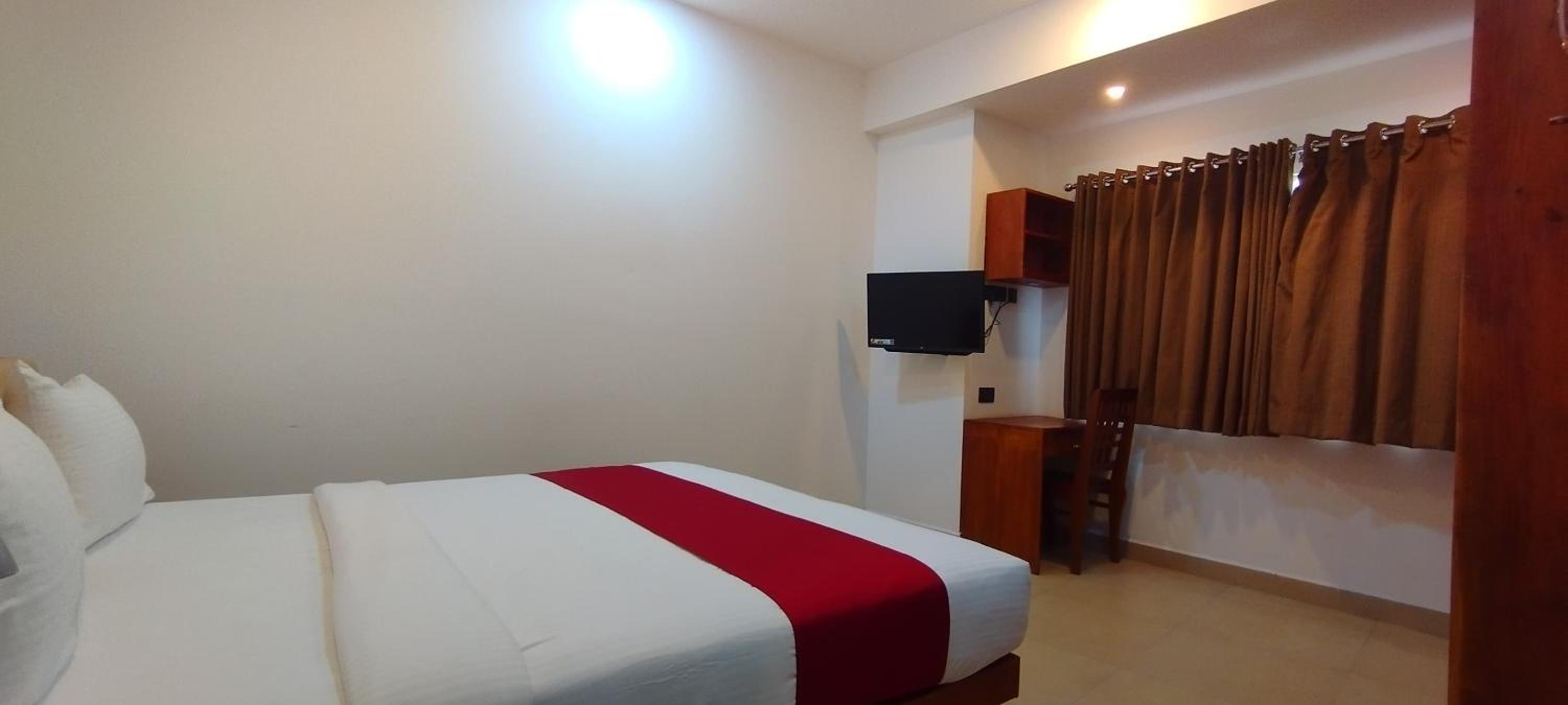 Deluxe Double Room (2 Adults + 1 Child) - Photo 5