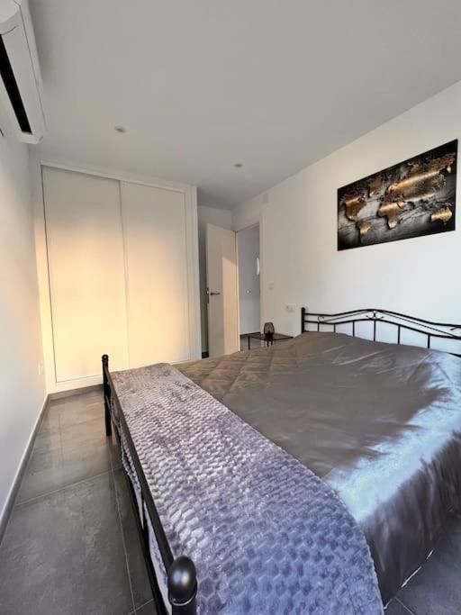 One-Bedroom Apartment photo 3