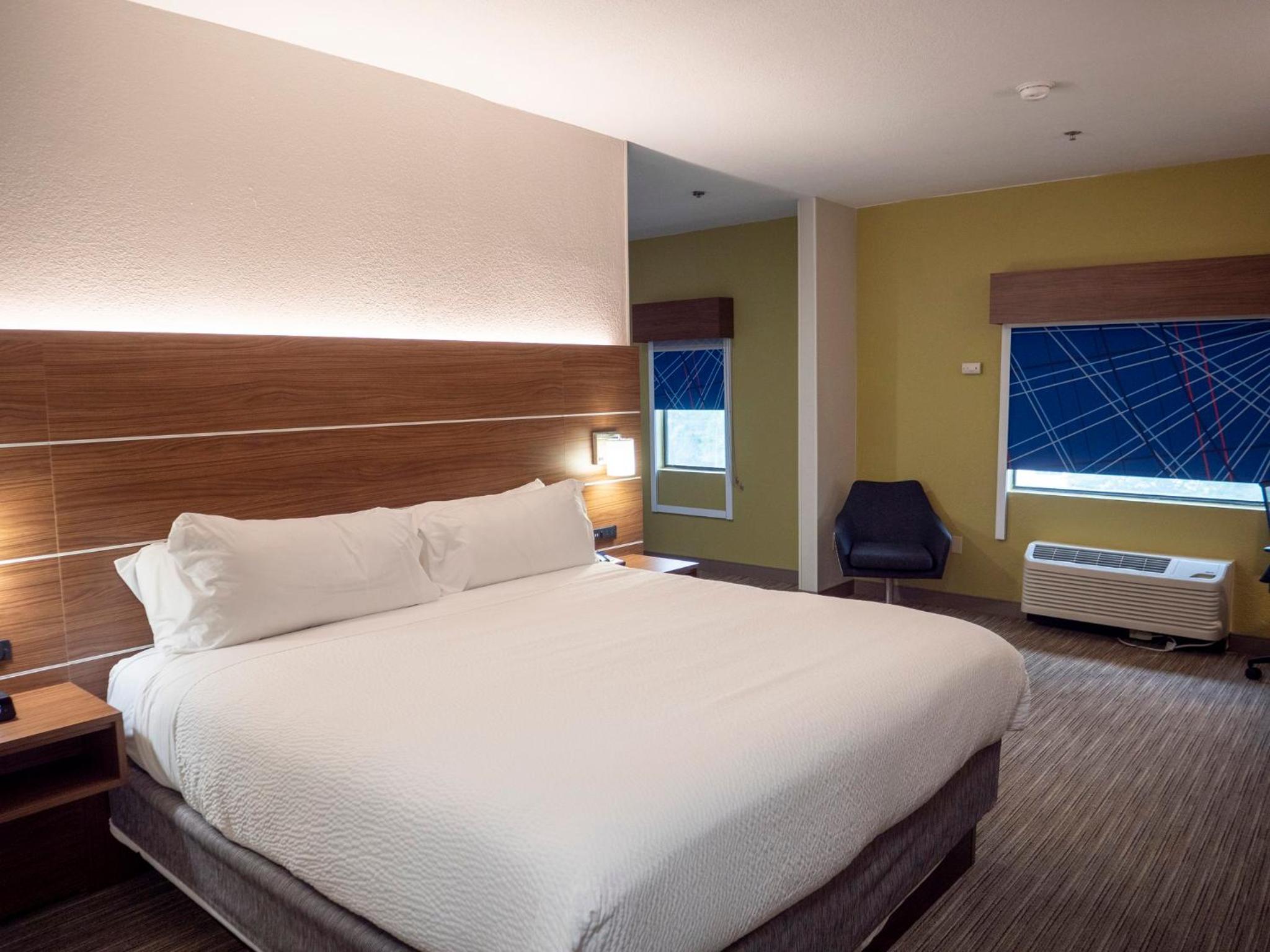 King Suite with Sofa Bed - Photo 9