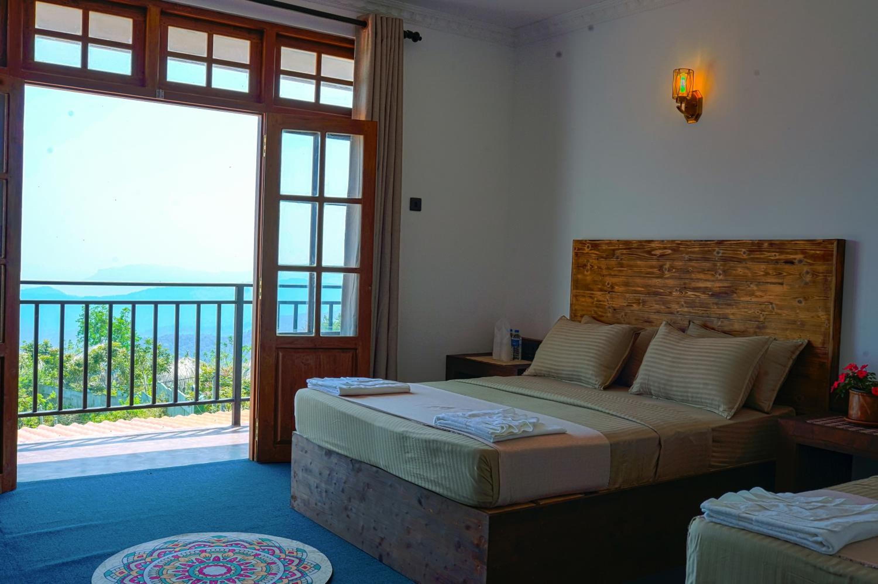 Family Room with Mountain View photo 2