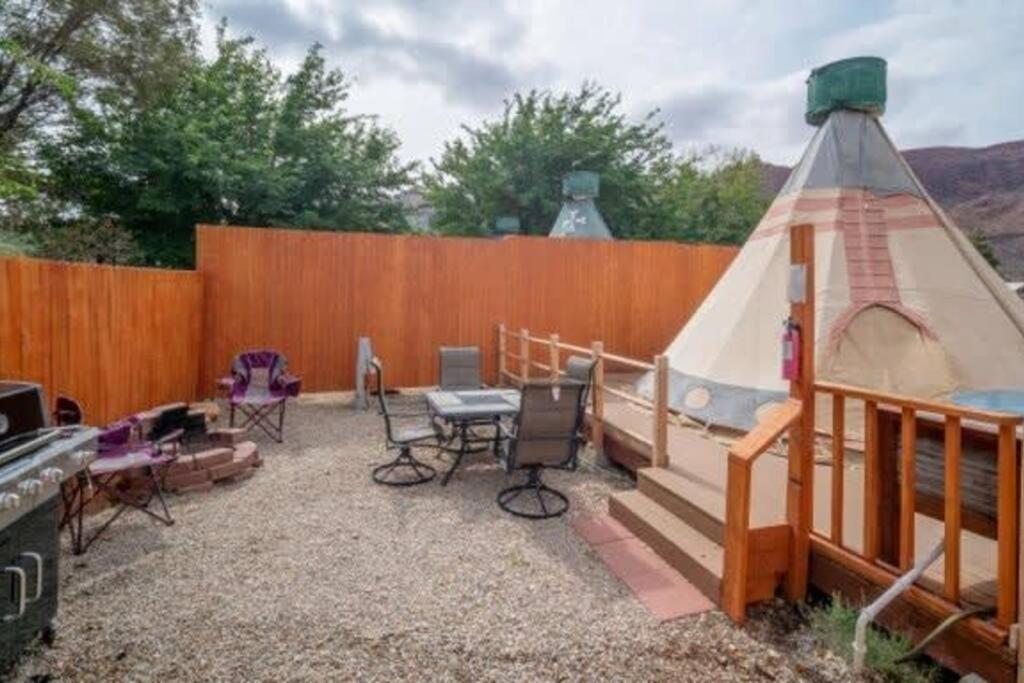 One-Bedroom House - Photo 10