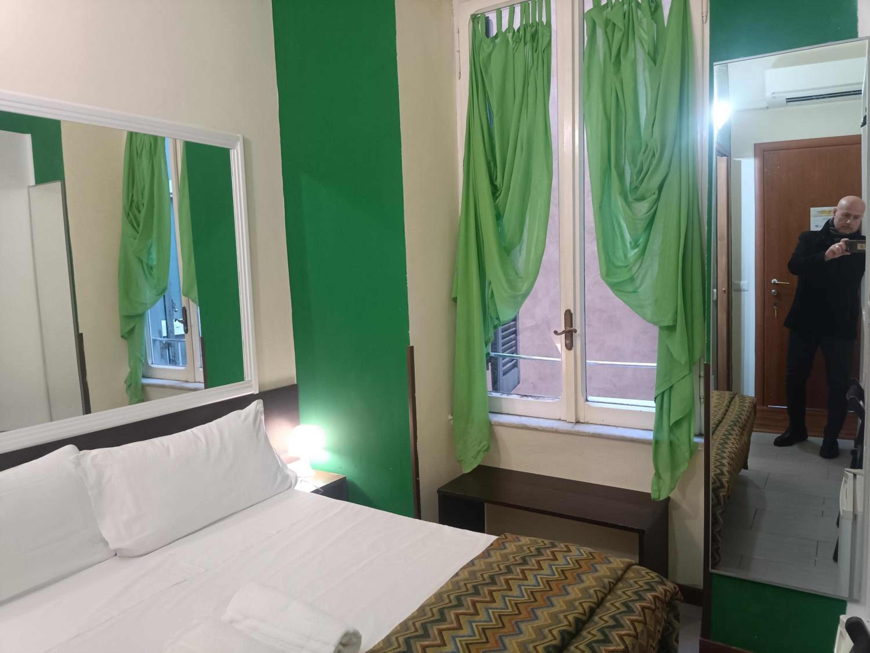 Budget Double Room photo 3