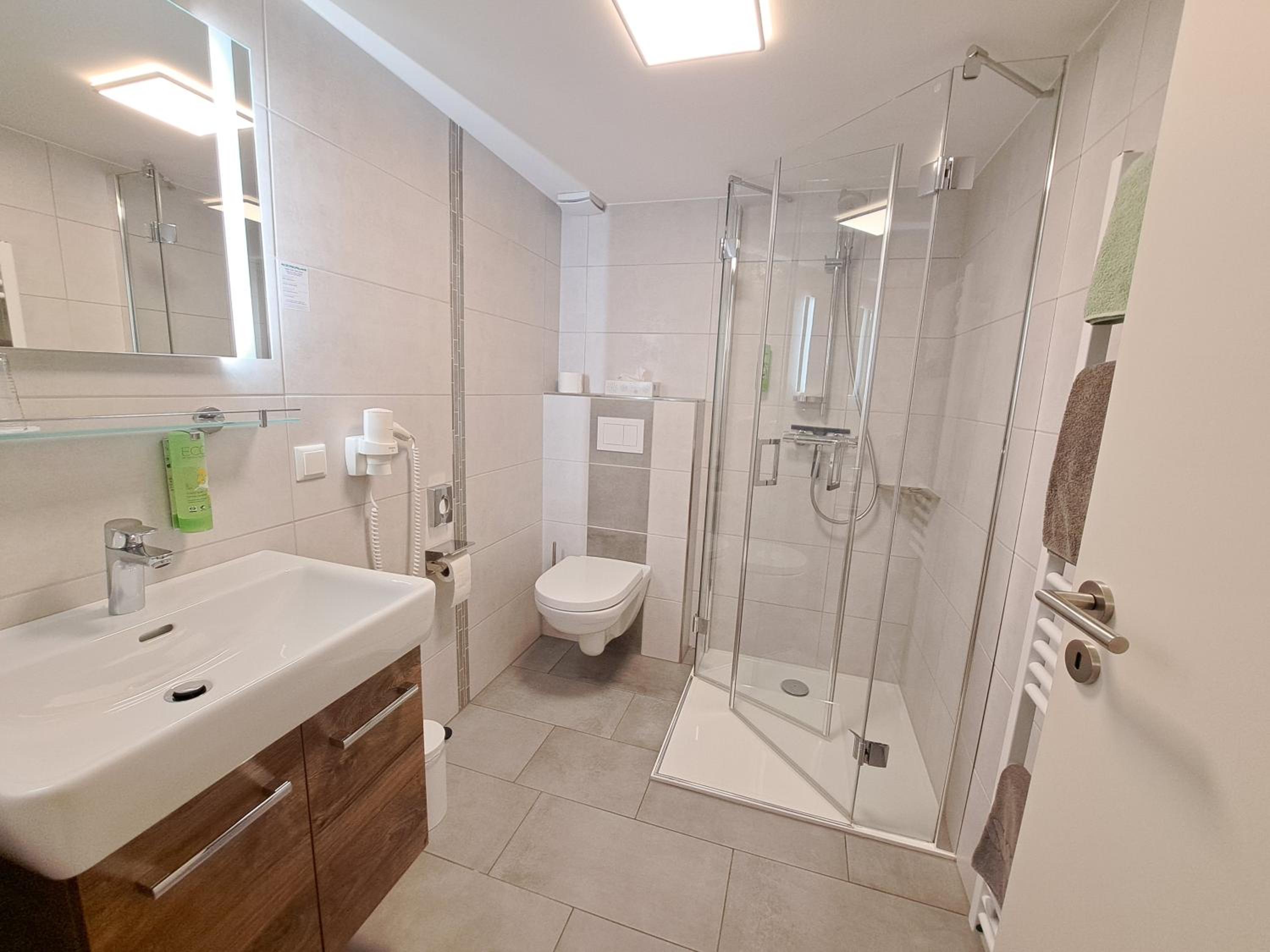 Double or Twin Room - Photo 8