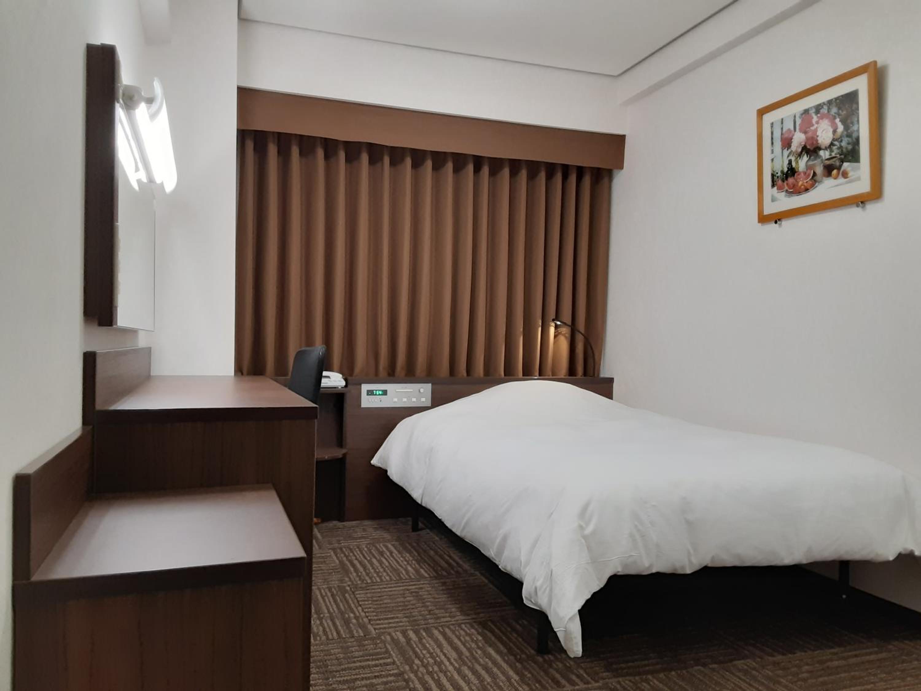 Single Room with Additional Amenities - Smoking