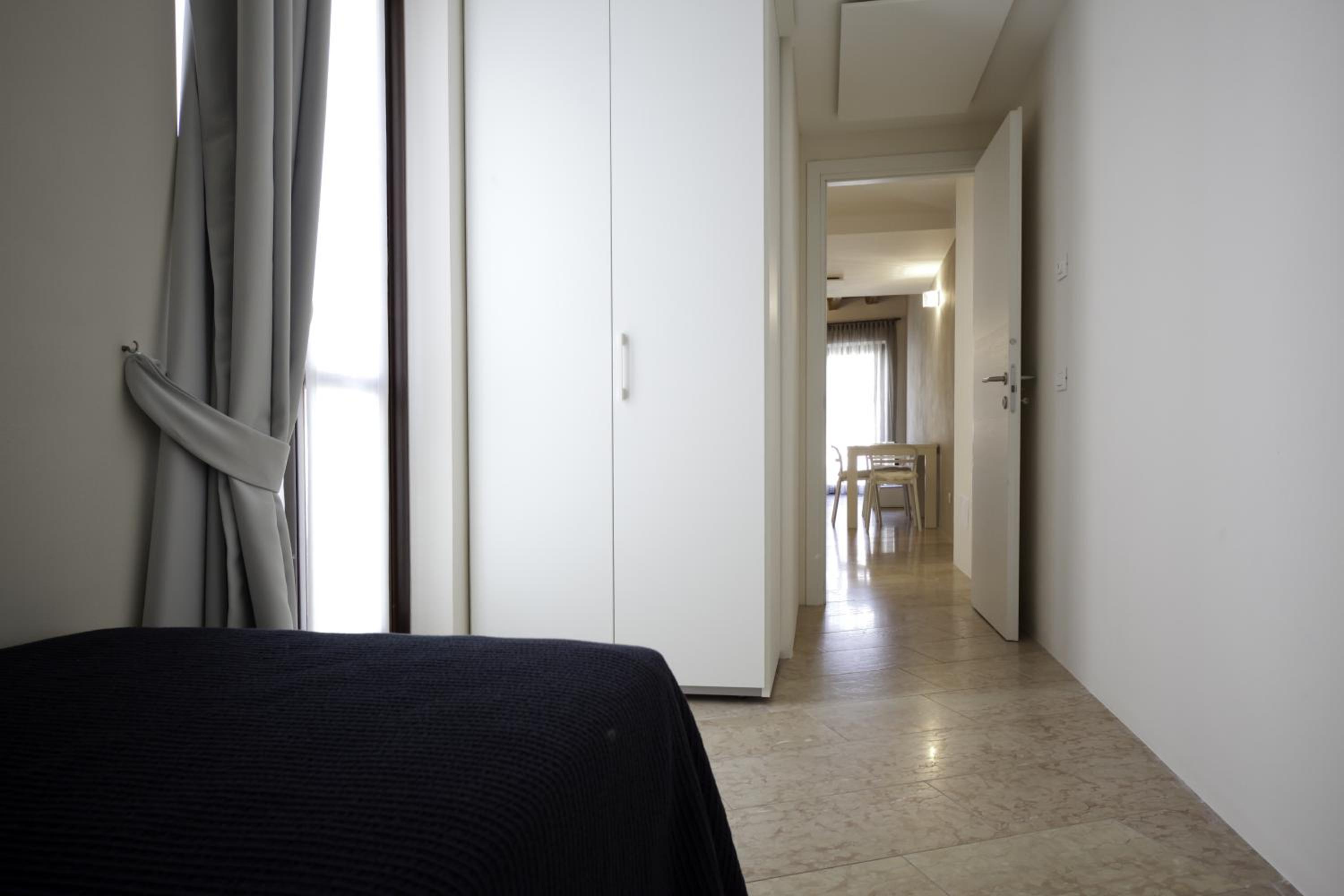 Two-Bedroom Apartment with Balcony - Photo 5