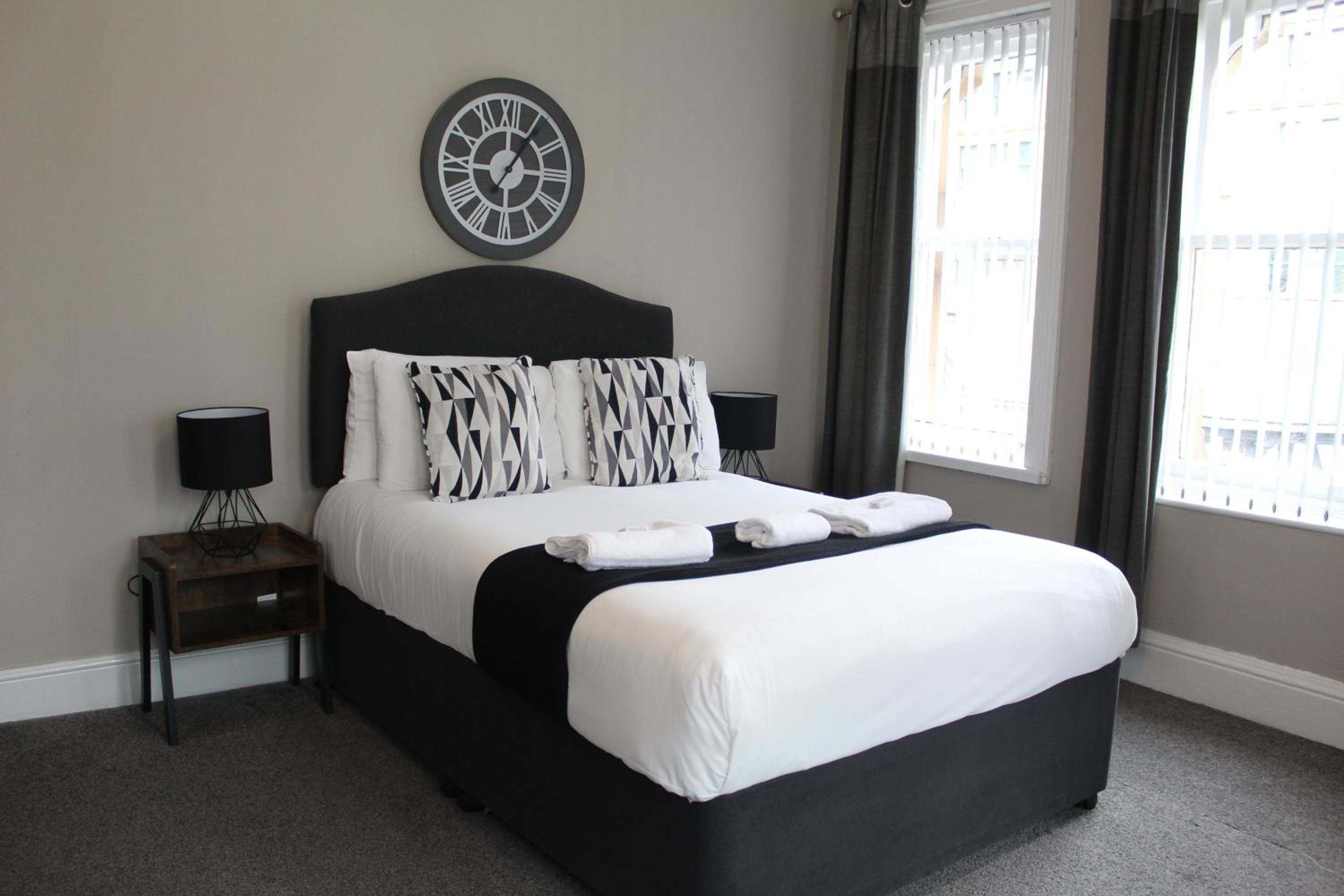 Superior Family Room photo 1