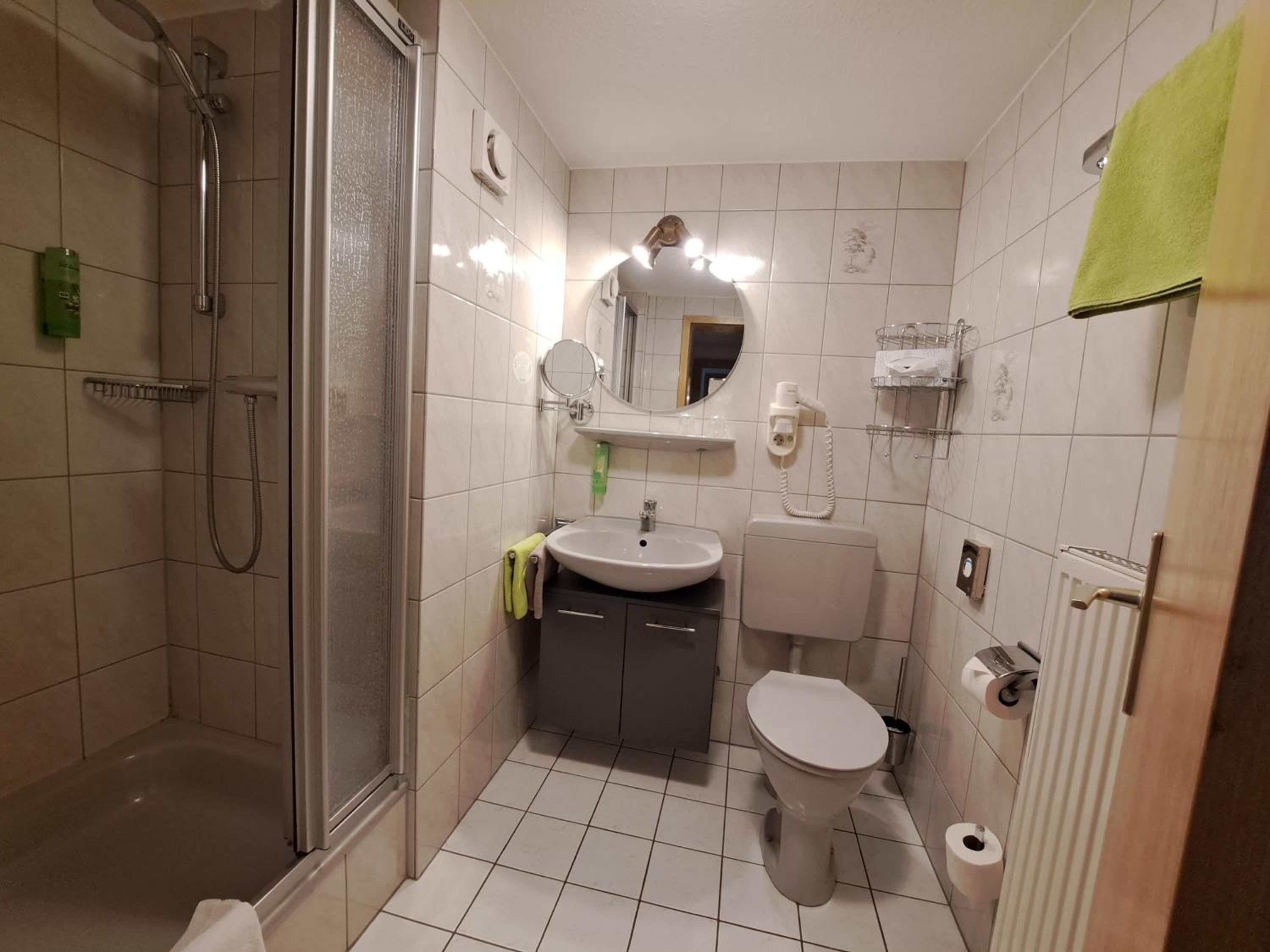 Single Room with Bathroom photo 3