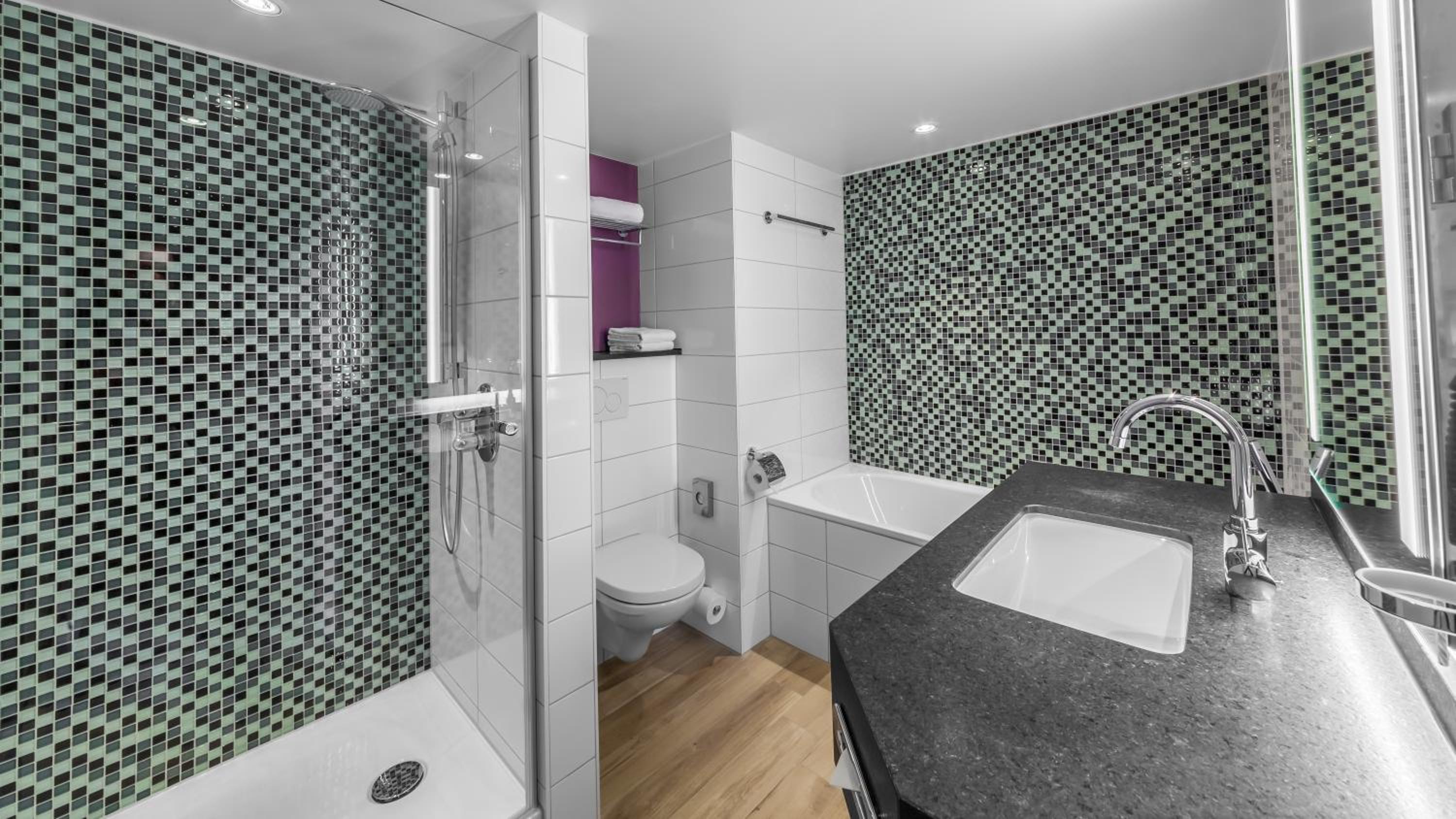 Standard King Room with City View - Photo 8