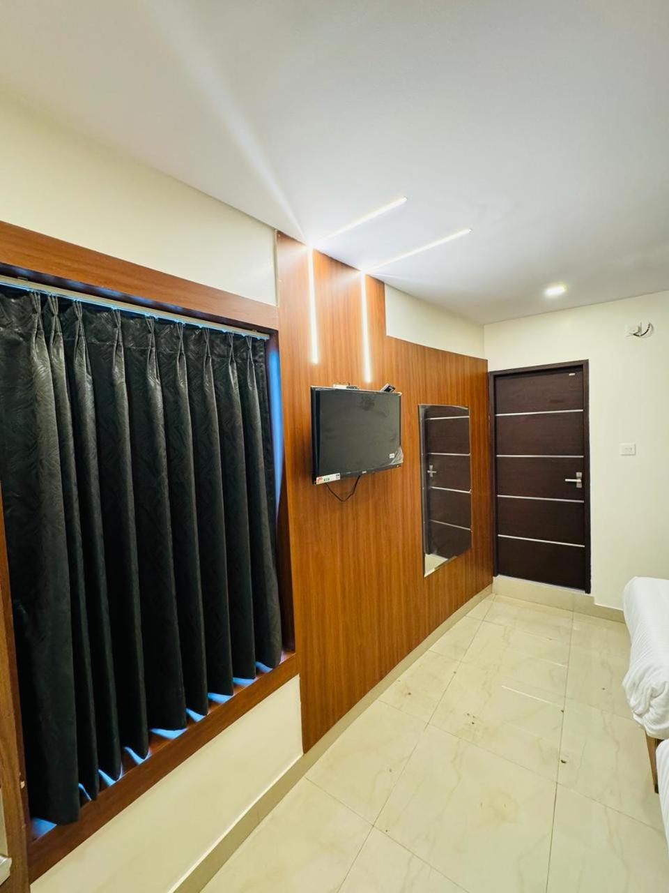 Standard King Room photo 1