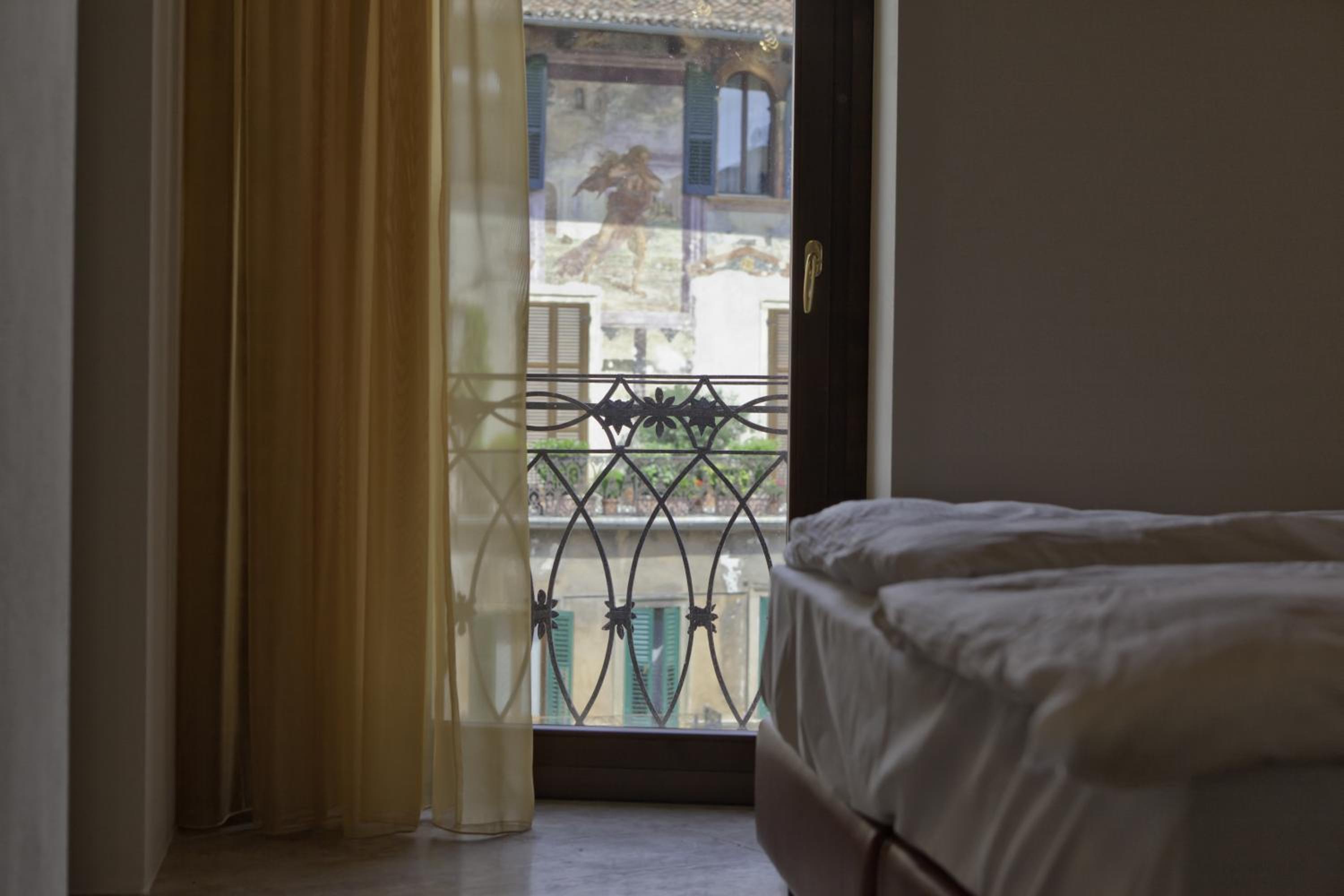 One-Bedroom Apartment with Balcony - Photo 17