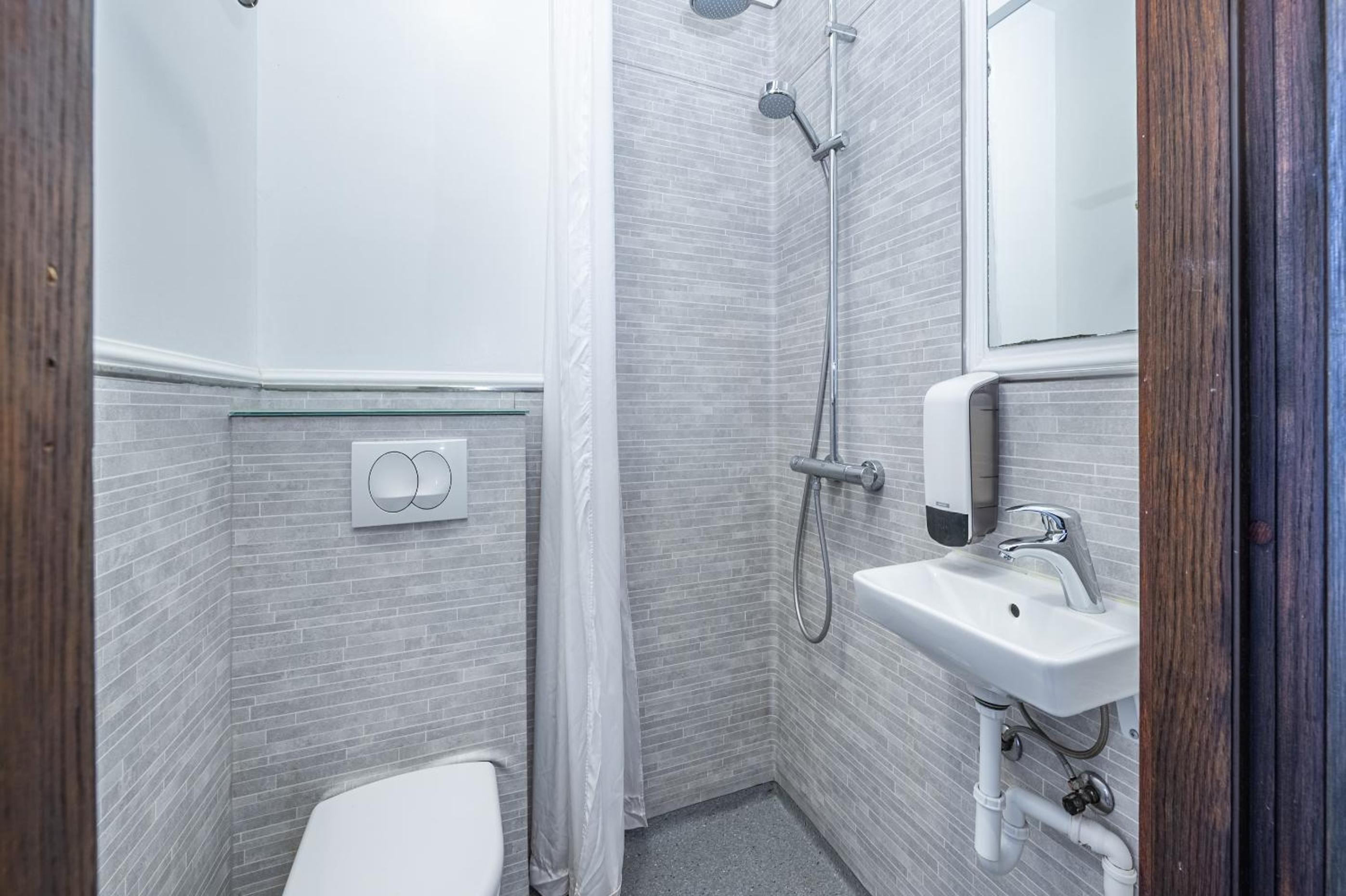 Standard Twin Room - Photo 5